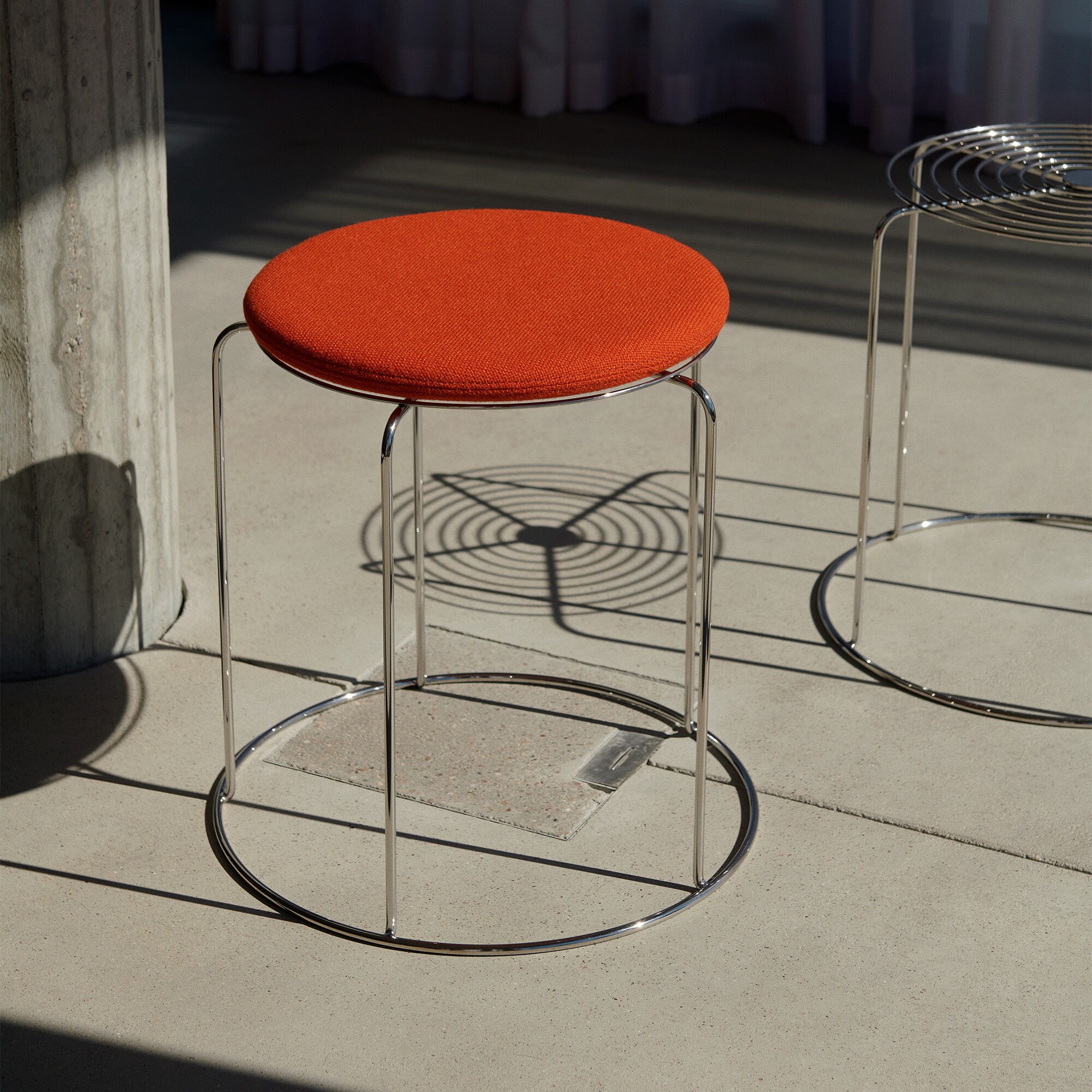 Wire VP11 Stool with Seat Pad