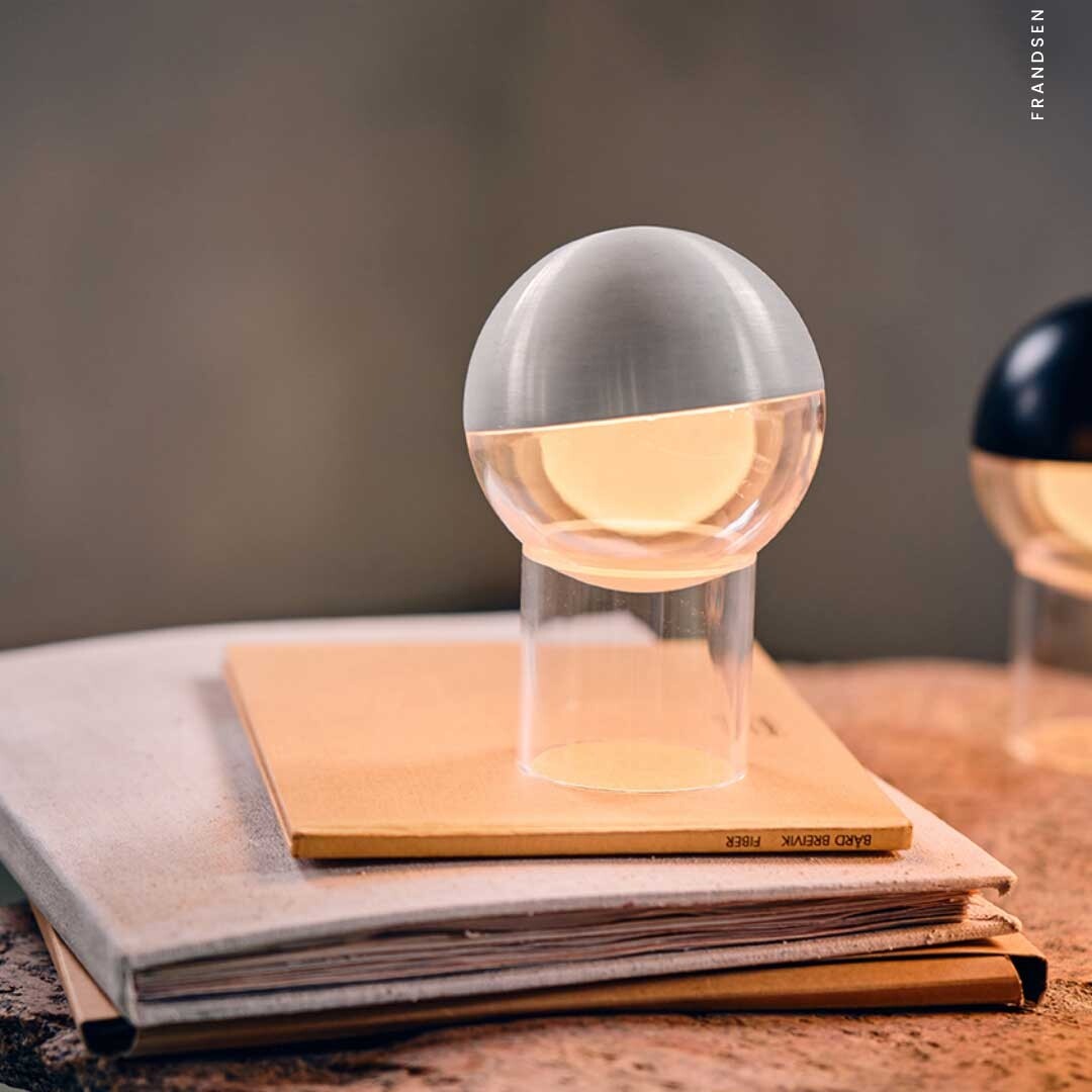 Pila Portable LED Lamp with Battery