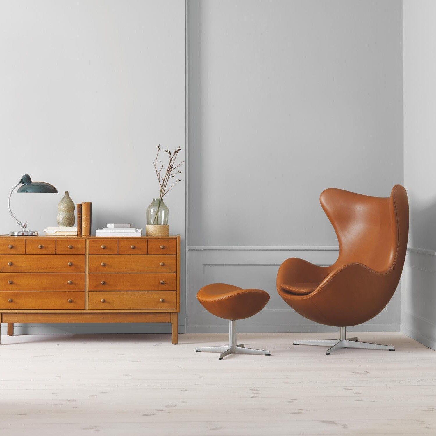 Promotion Set Egg Chair™ + Footstool Leather