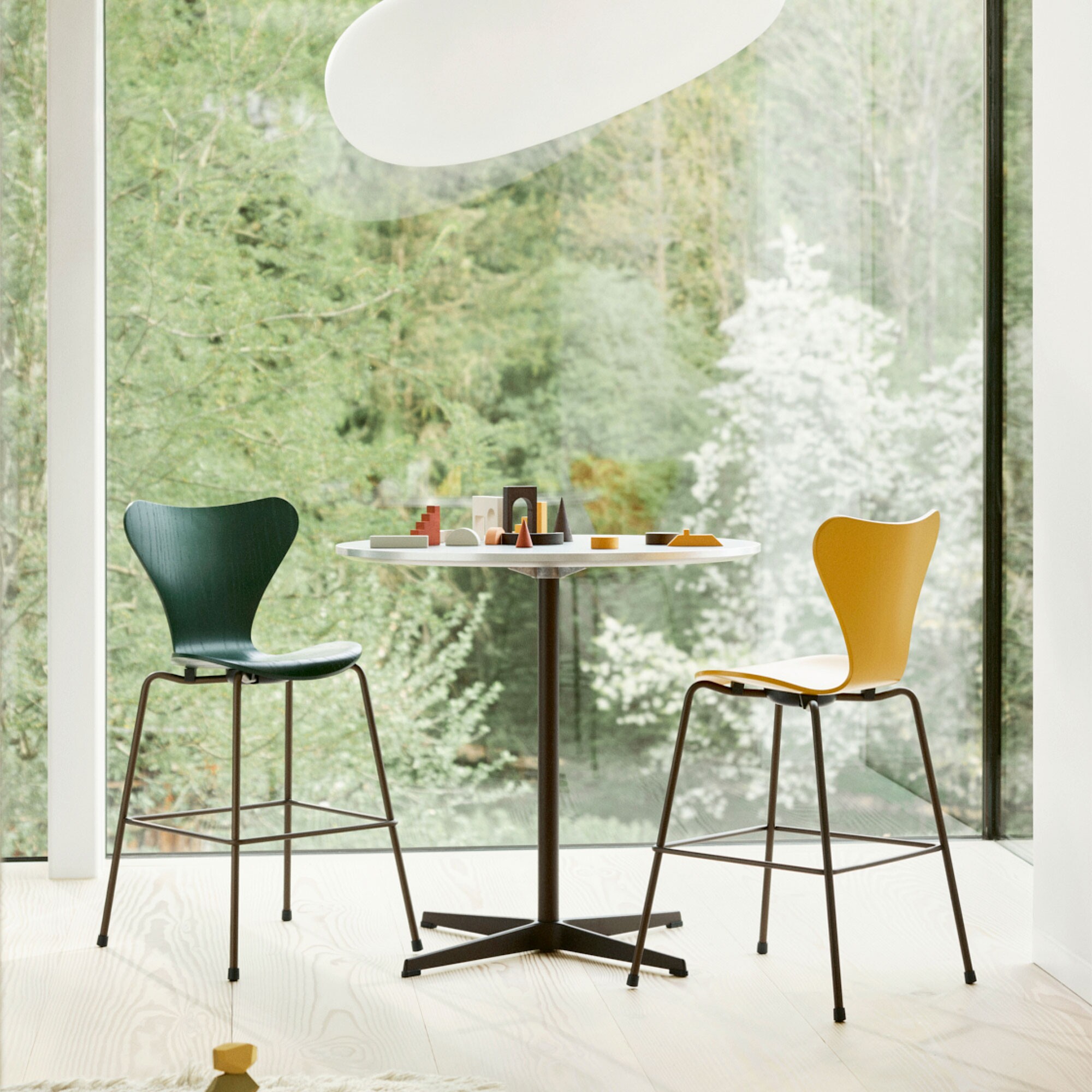 Serie 7™ Junior Chair Brown Bronze