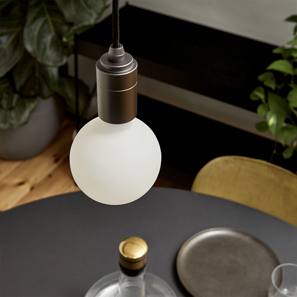 Sphere III LED E27 GLOBE 360° 7W =} 48W Dim To Warm