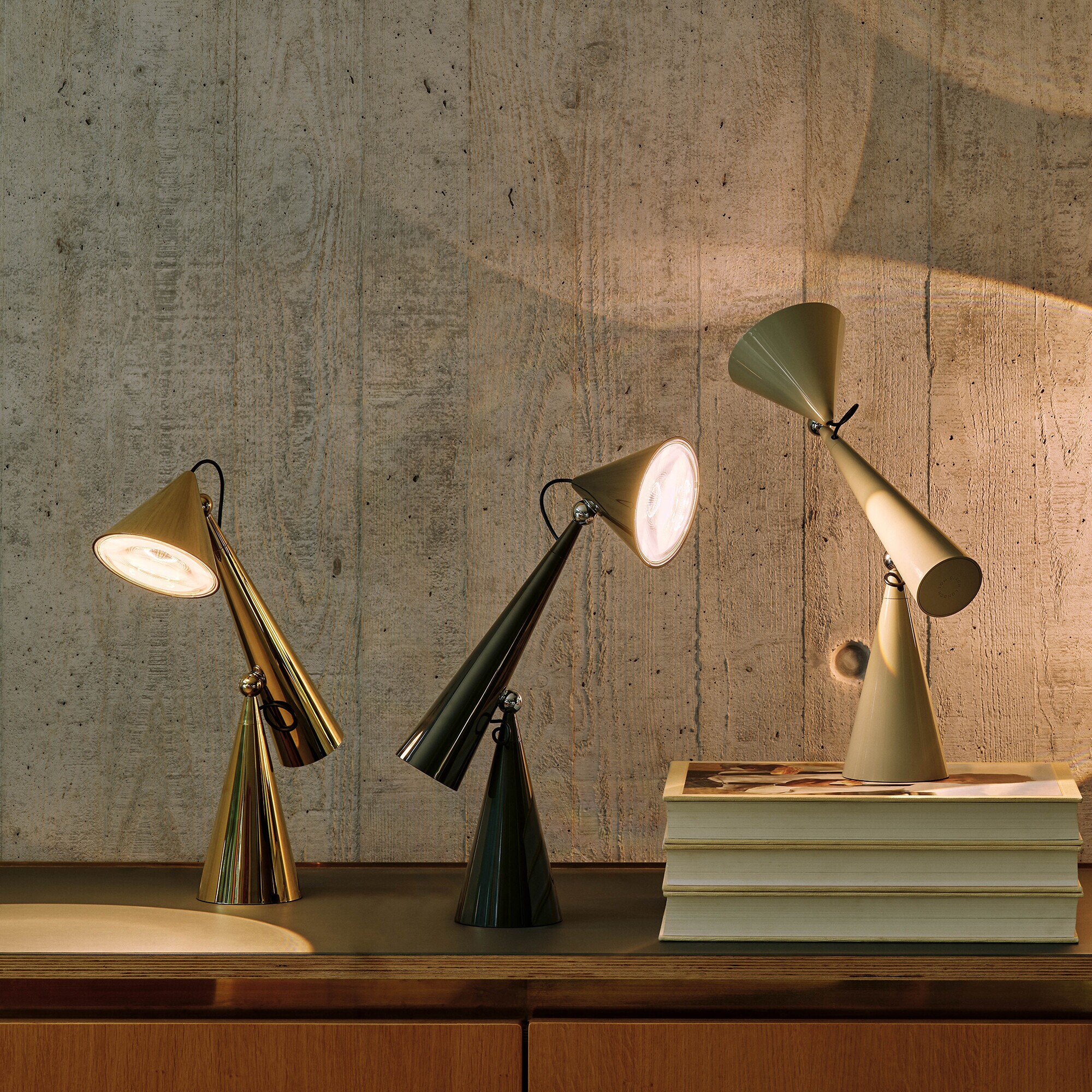 Pose Task LED Table Lamp