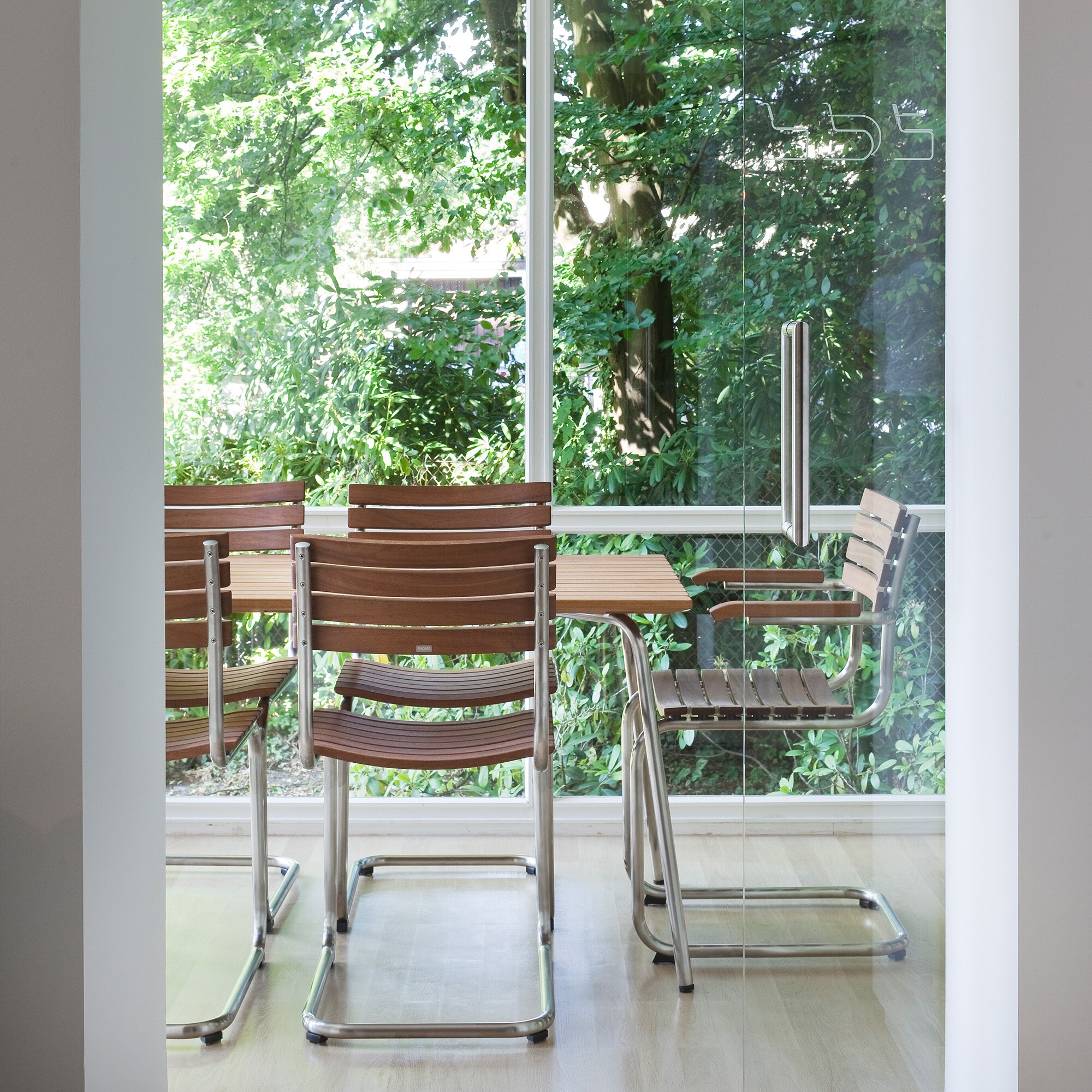 S 40 Cantaliver Garden Chair
