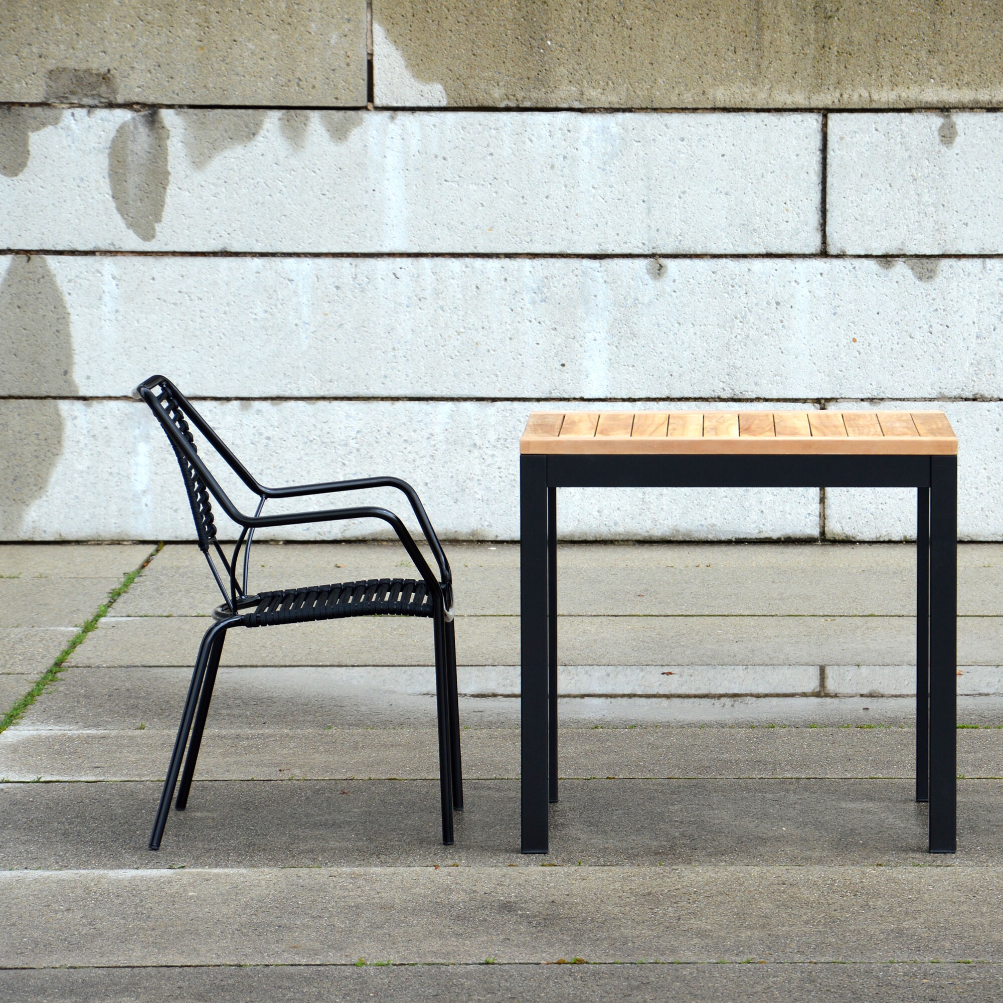 Quadrat Garden Table Black Base