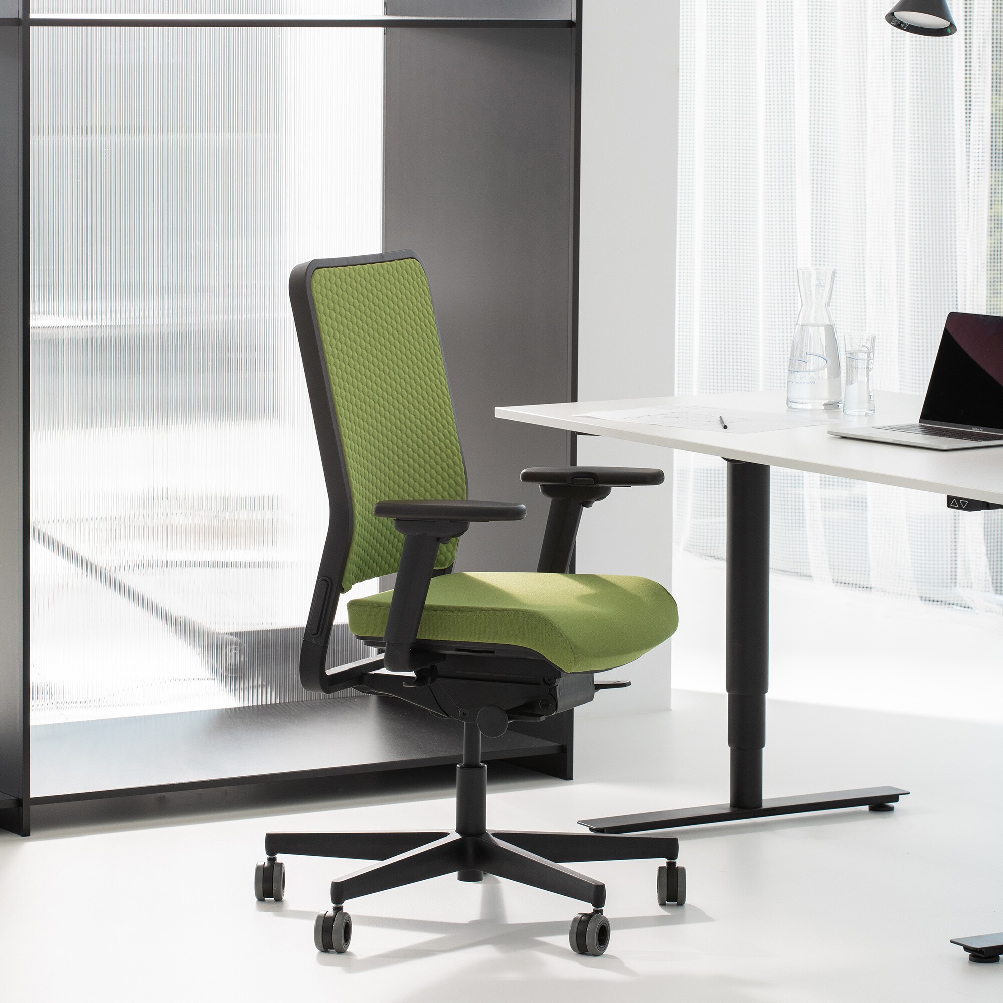 W1C Low Office Chair Backrest Flat Upholstery