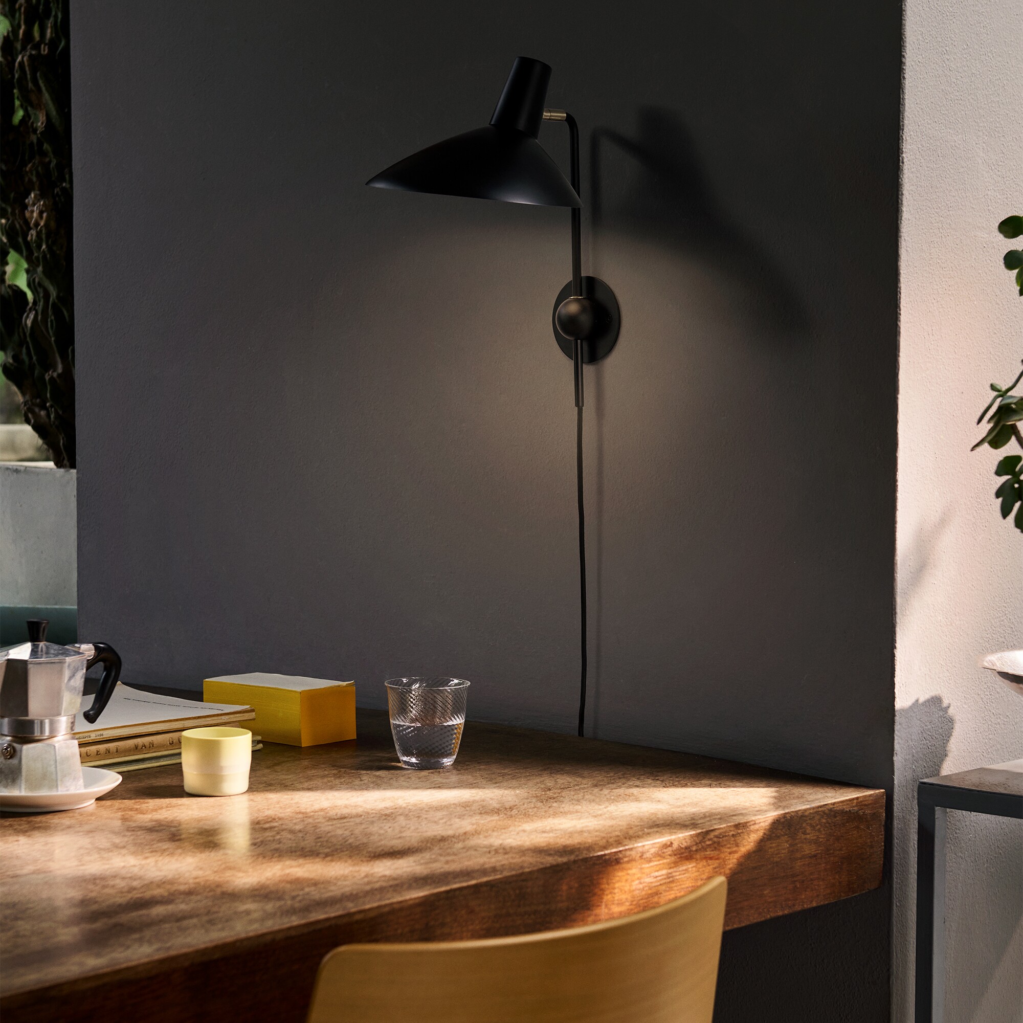 Tripod HM12 Wall Lamp