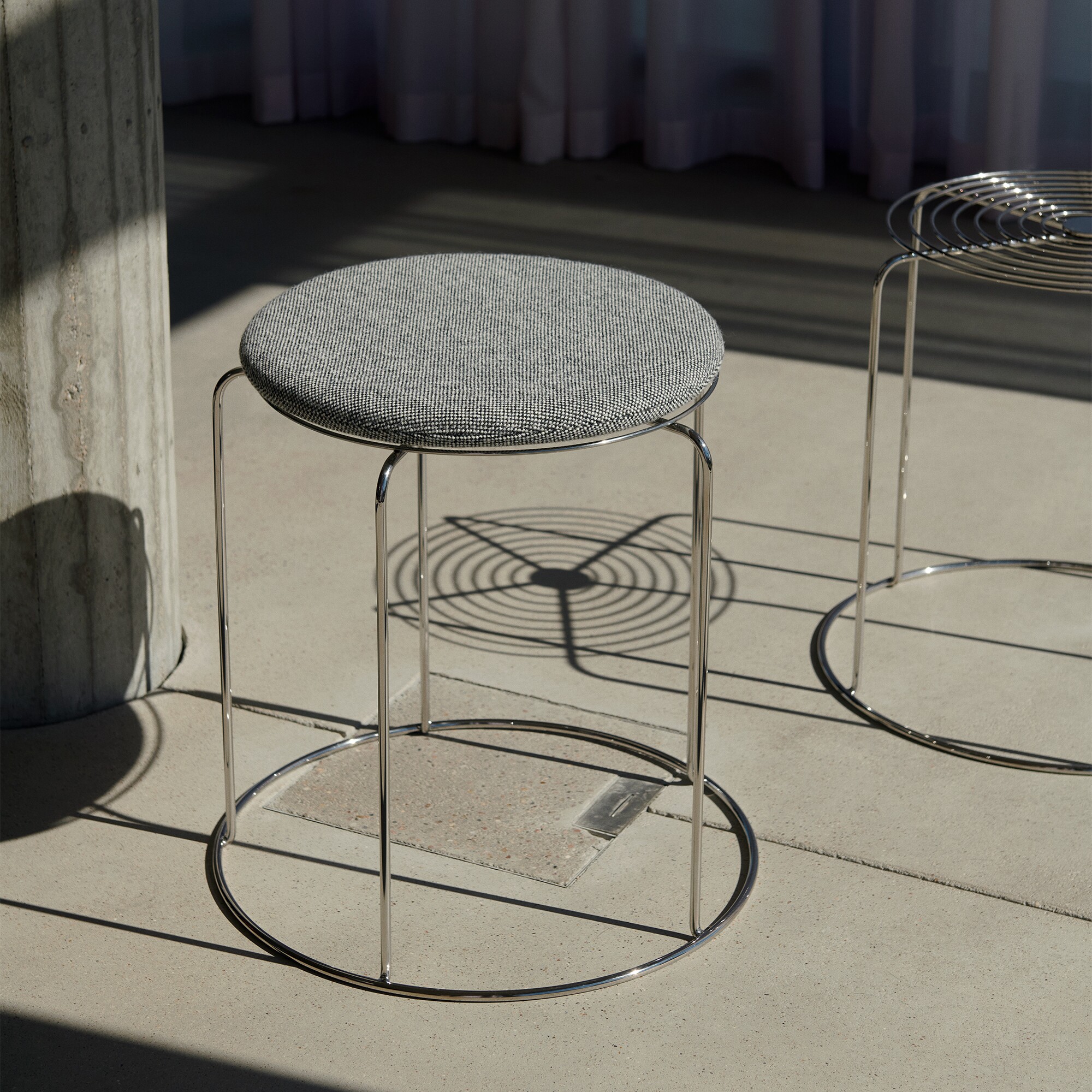 Wire VP11 Stool with Seat Pad