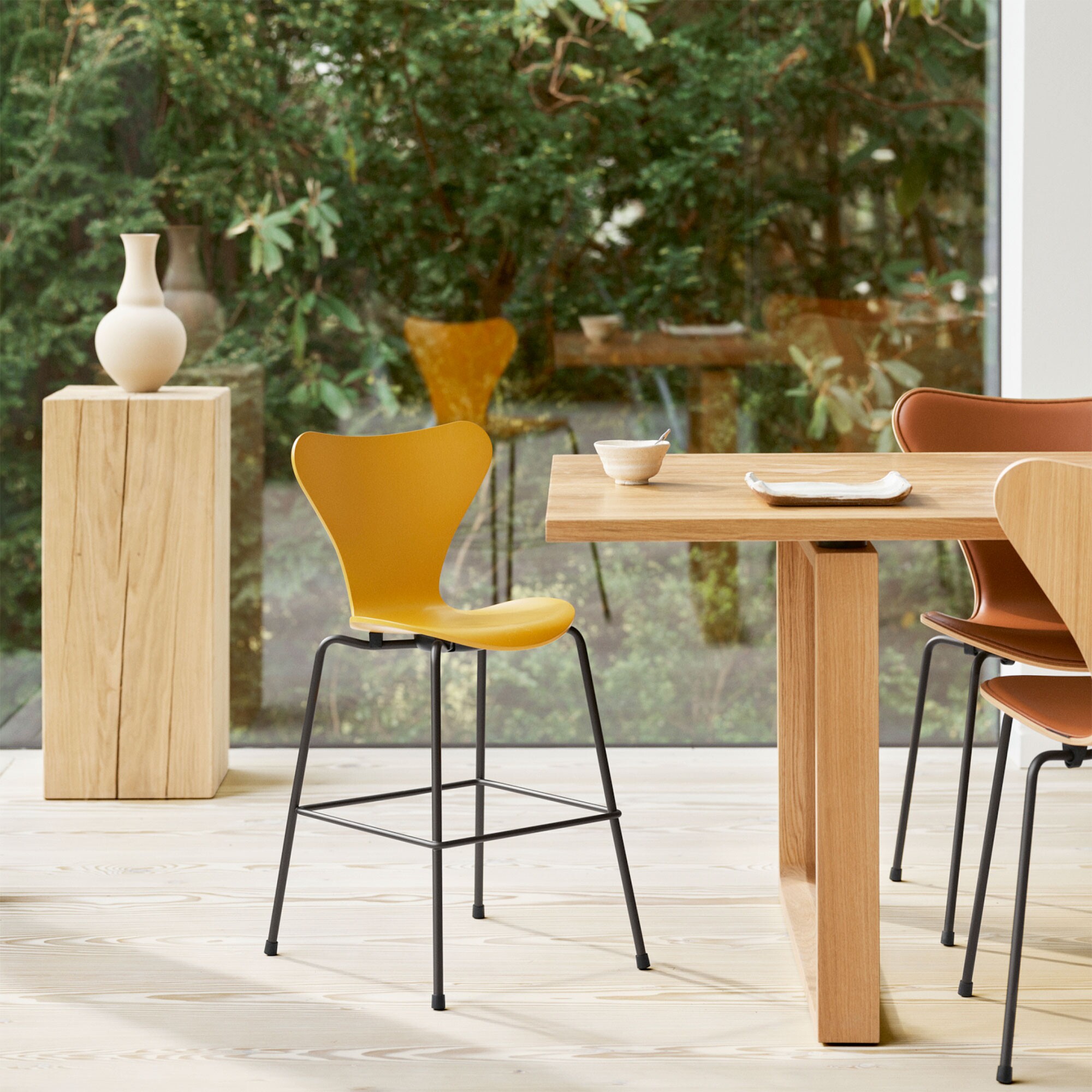 Serie 7™ Junior Chair Brown Bronze