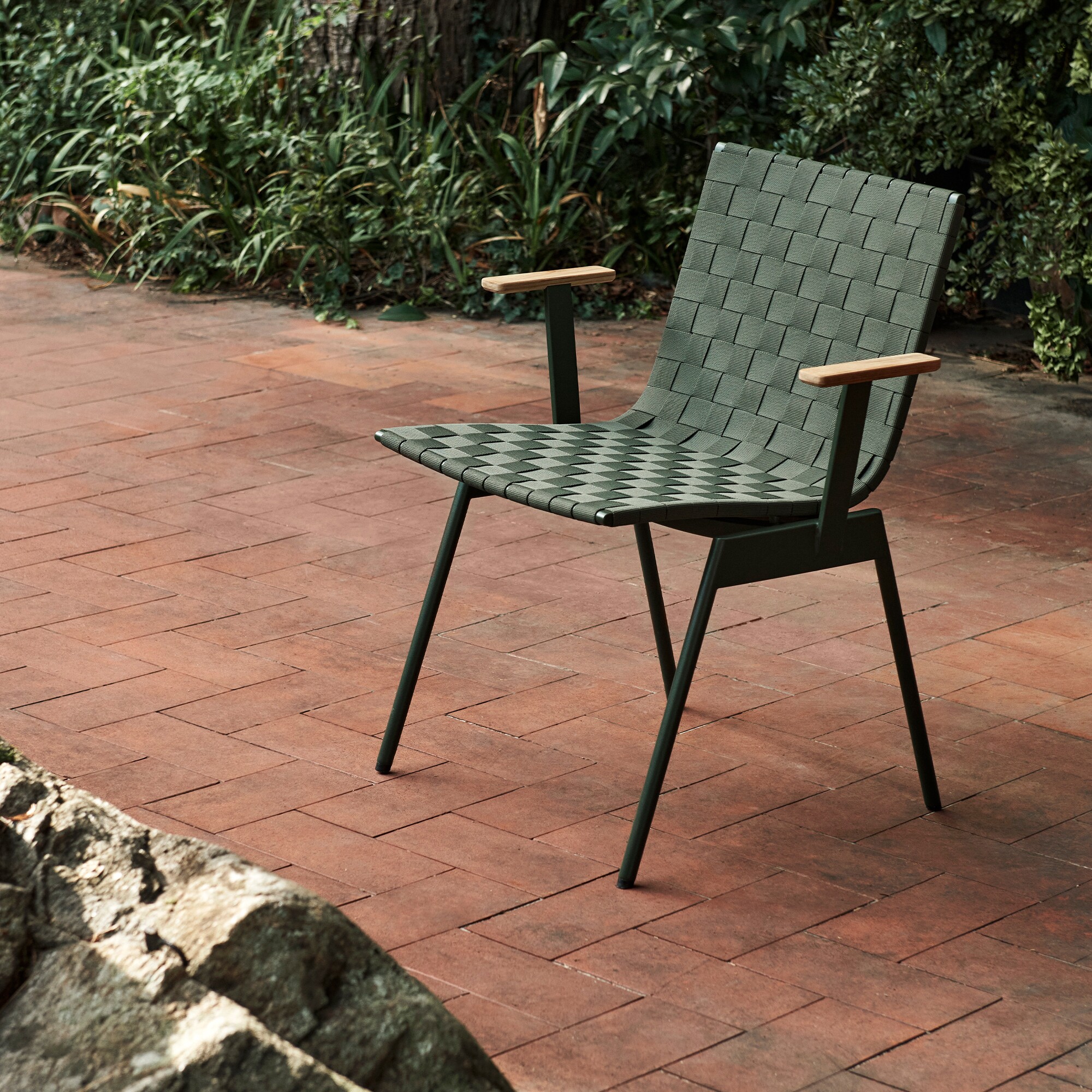 Ville AV34 Garden Armchair
