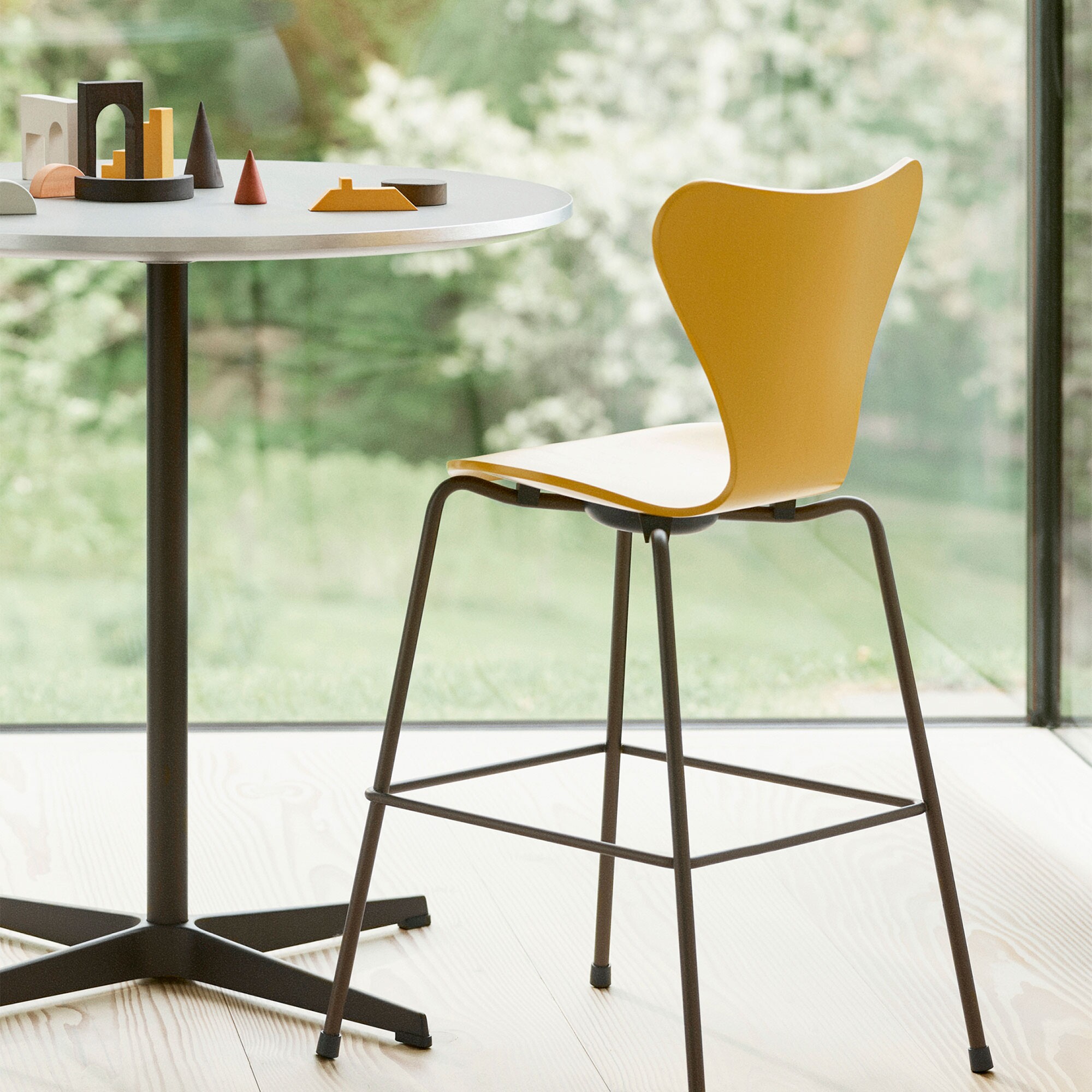 Serie 7™ Junior Chair Brown Bronze