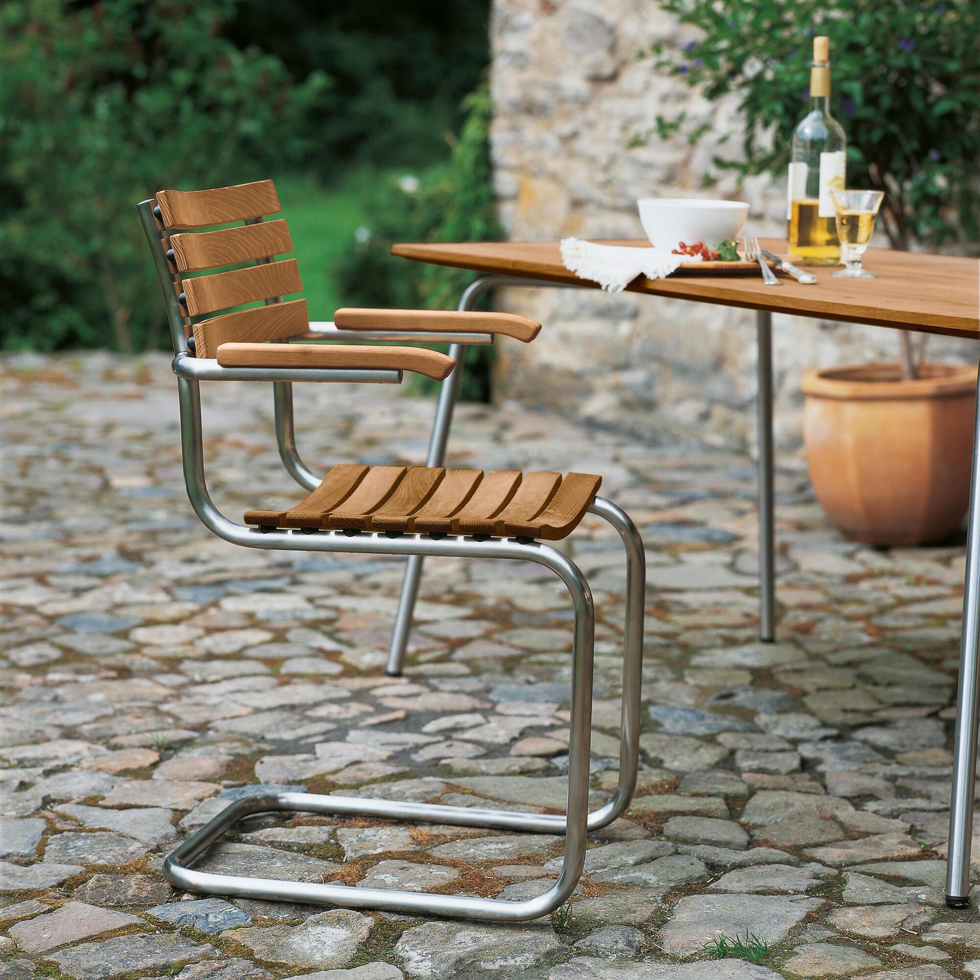 S 40 F Cantilever Garden Armchair