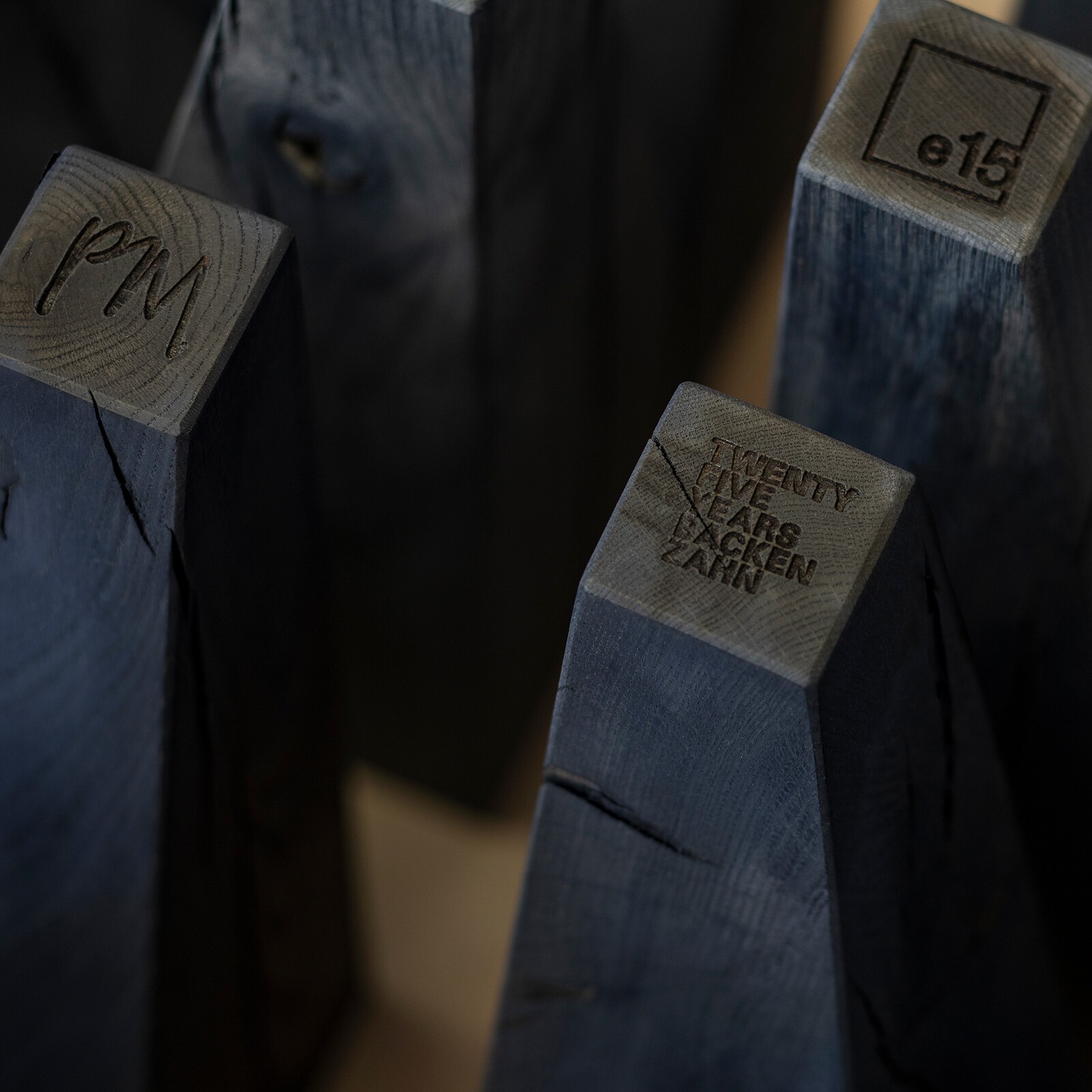 ST04 Backenzahn Stool