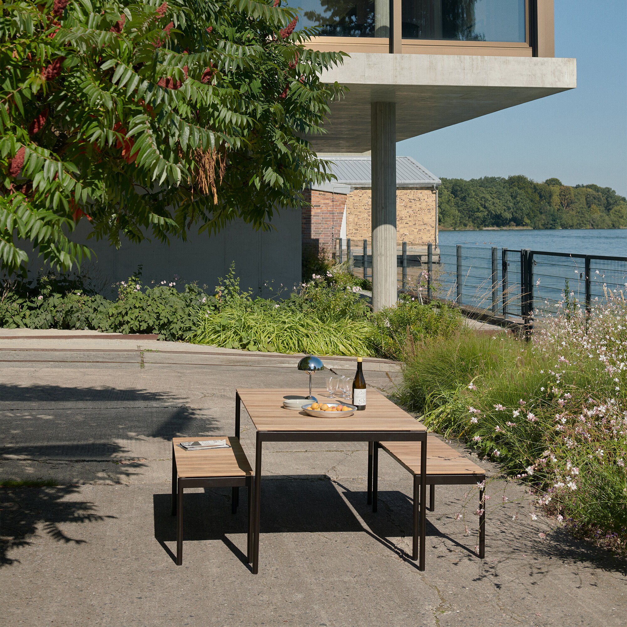 Ville AV25 Garden Table S