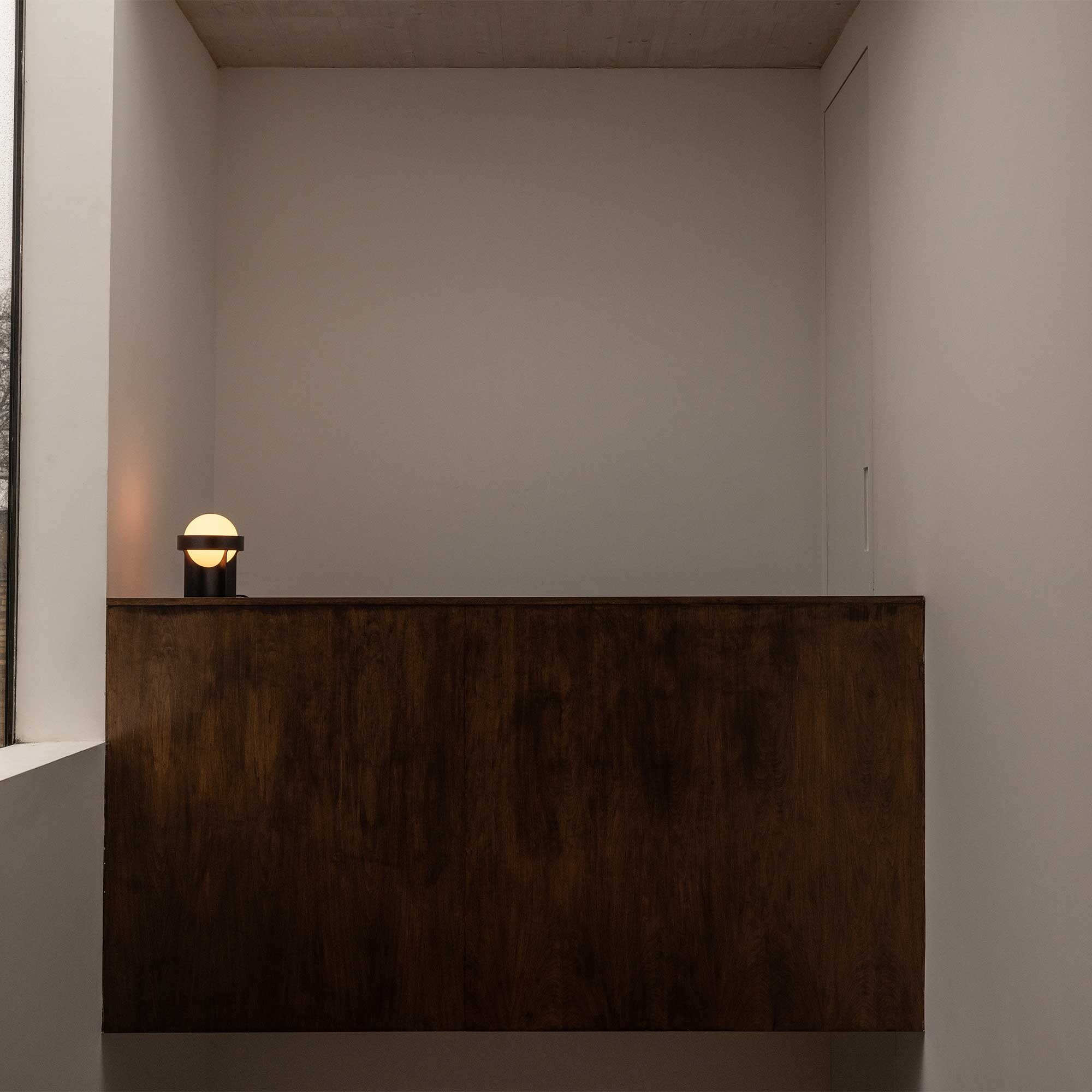 Loop Table Lamp L + Sphere IV