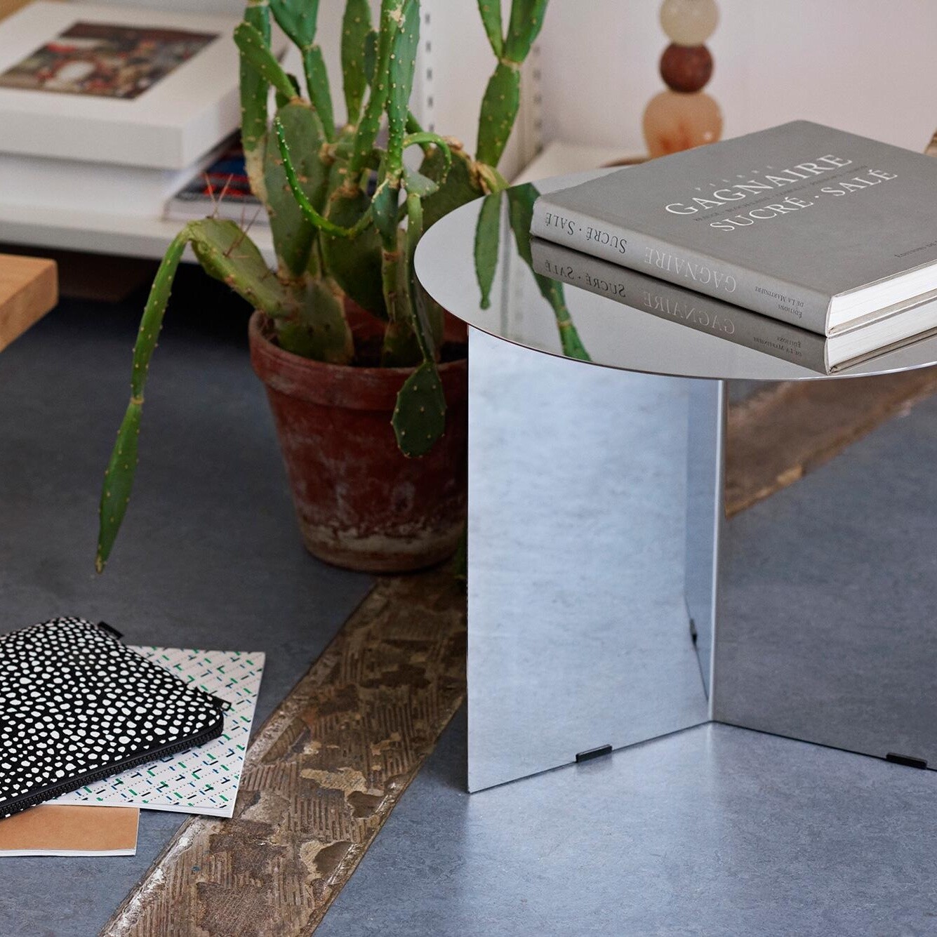 Slit Side Table Round