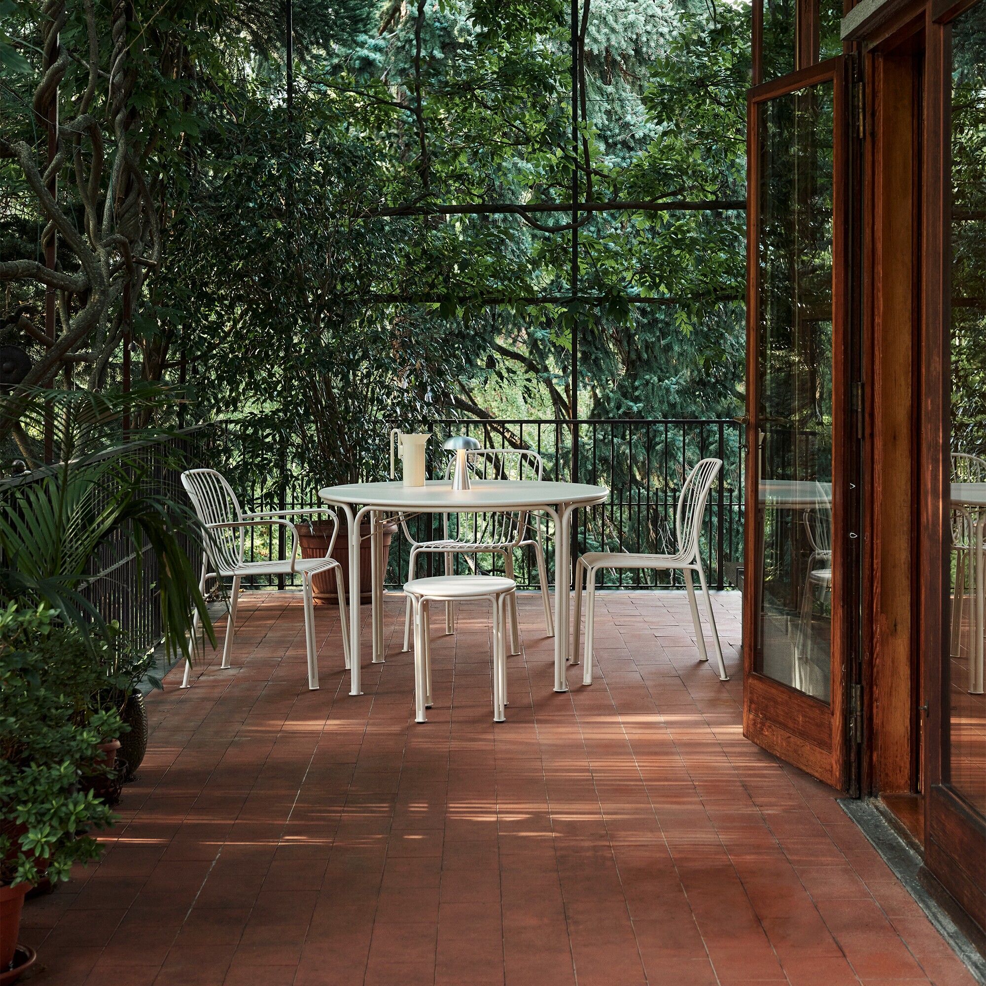 Thorvald SC98 Dining Table