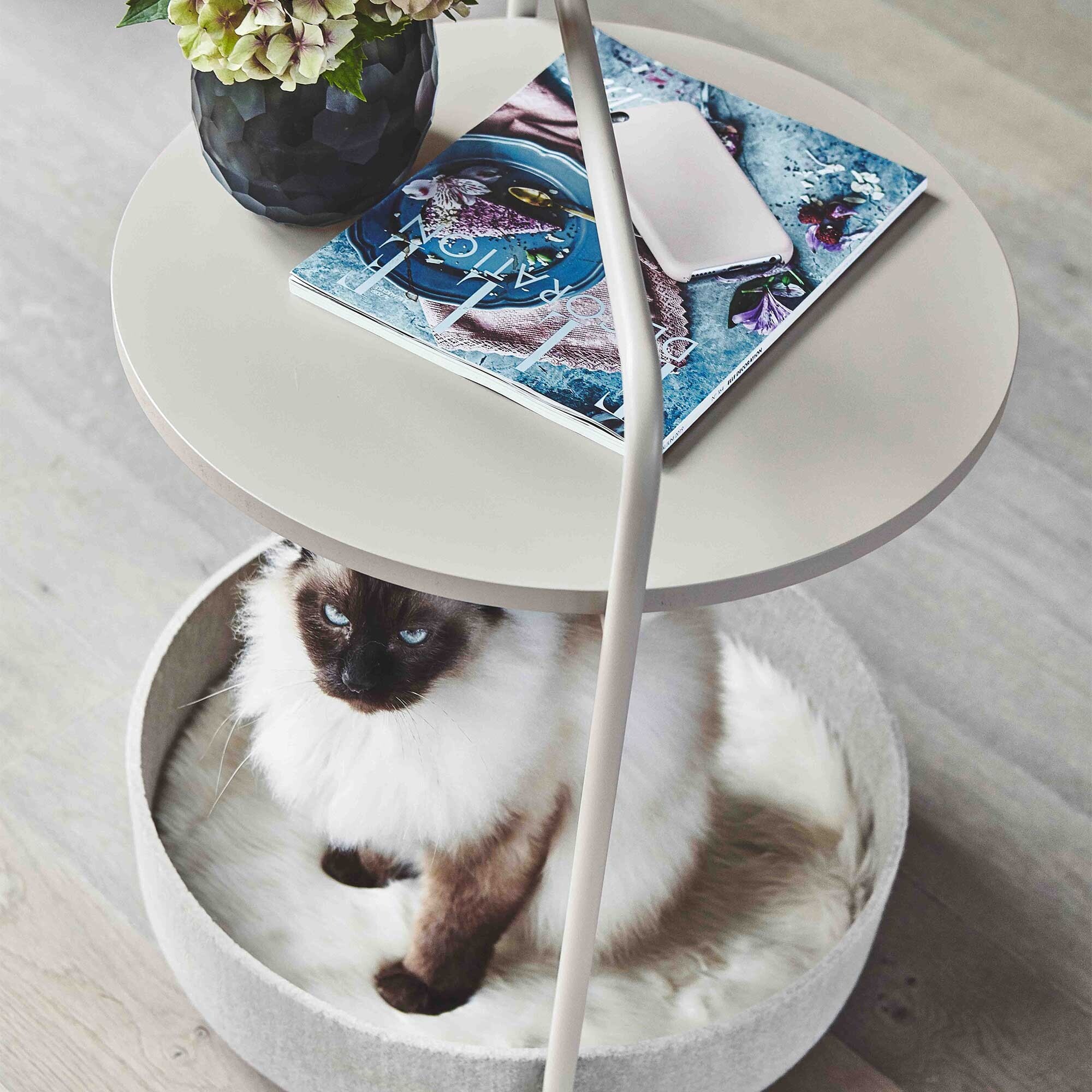 Tavolino Sidetable with Cat Basket
