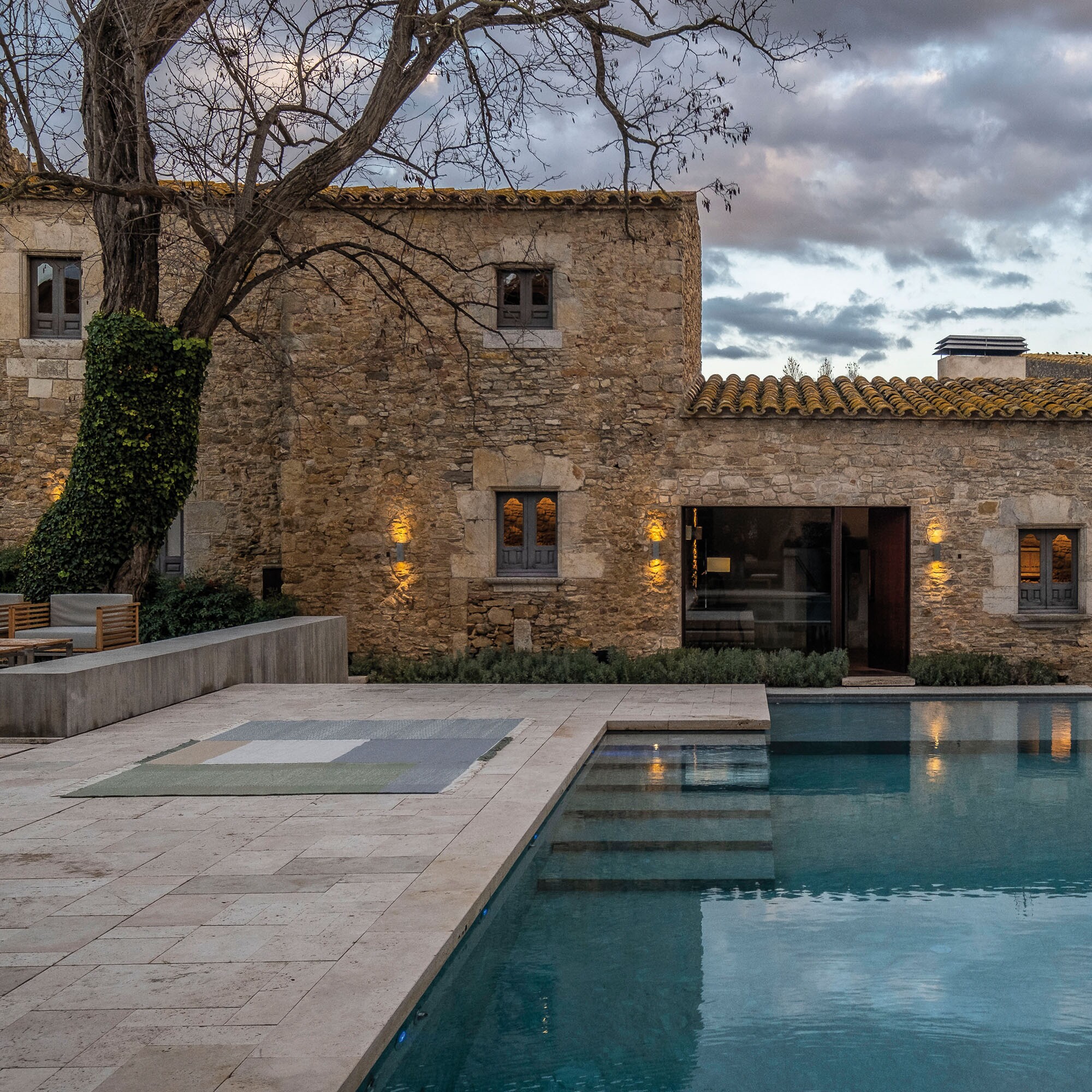 Tres Outdoor Rug 170x240cm