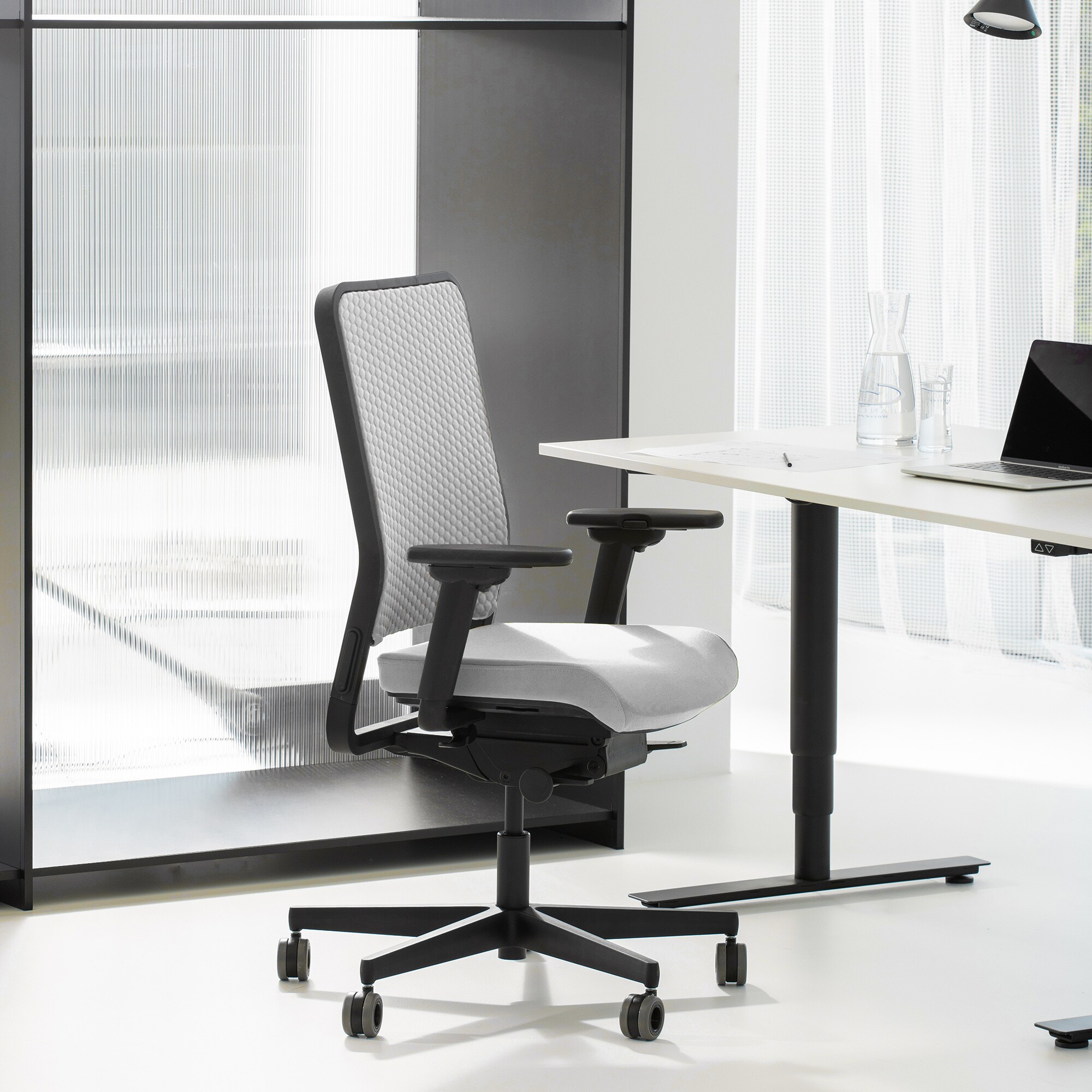 W1C Low Office Chair Backrest Flat Upholstery