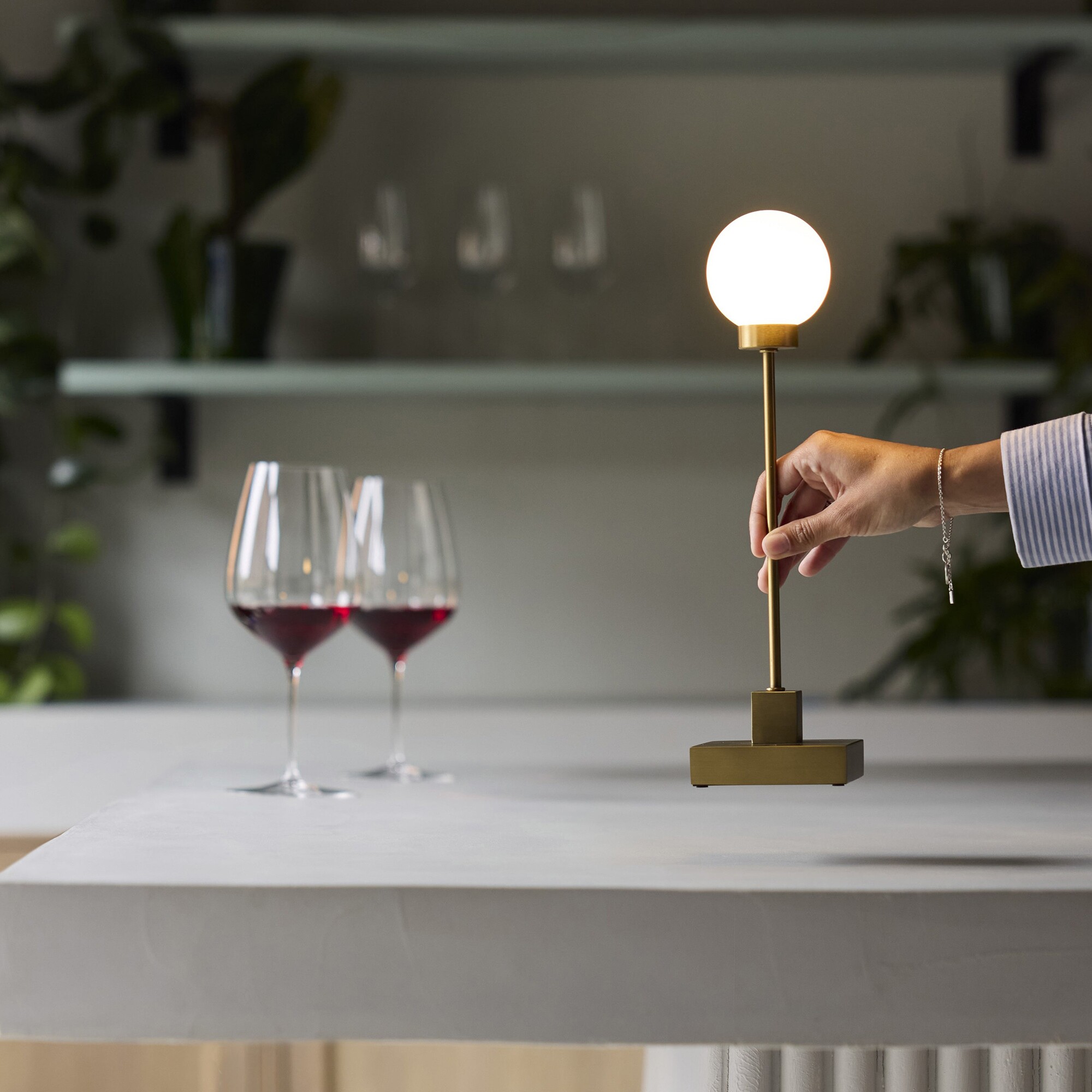 Snowball LED Table Lamp with Battery