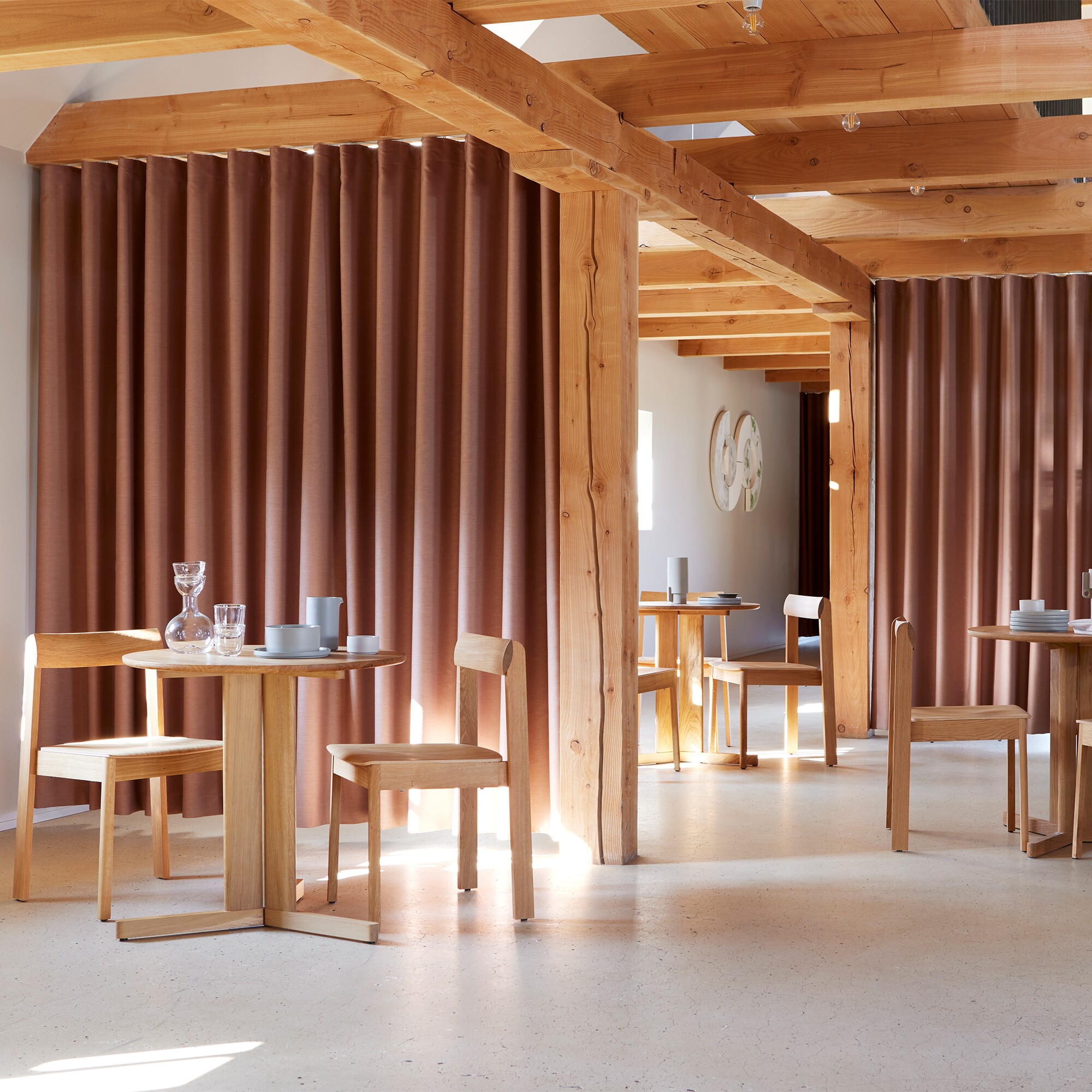 Trefoil Table Ø75cm