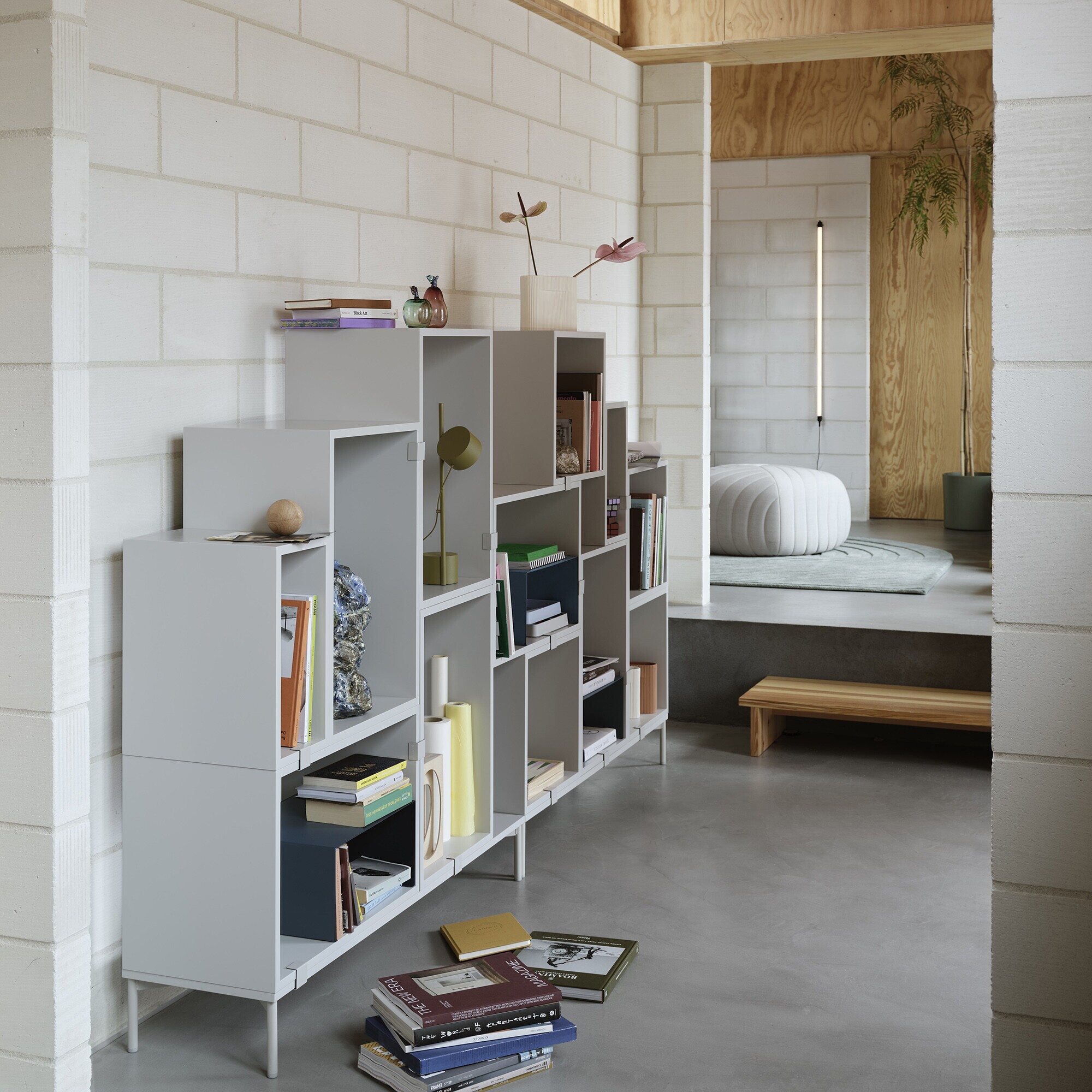 Stacked 2.0 Podium with Tube Frame 131x35cm