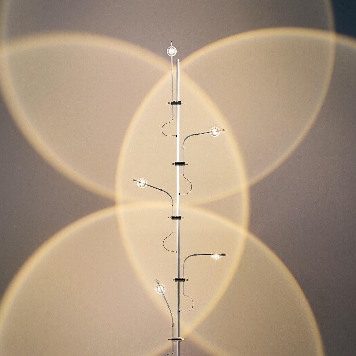 Wa Wa F LED Floor Lamp