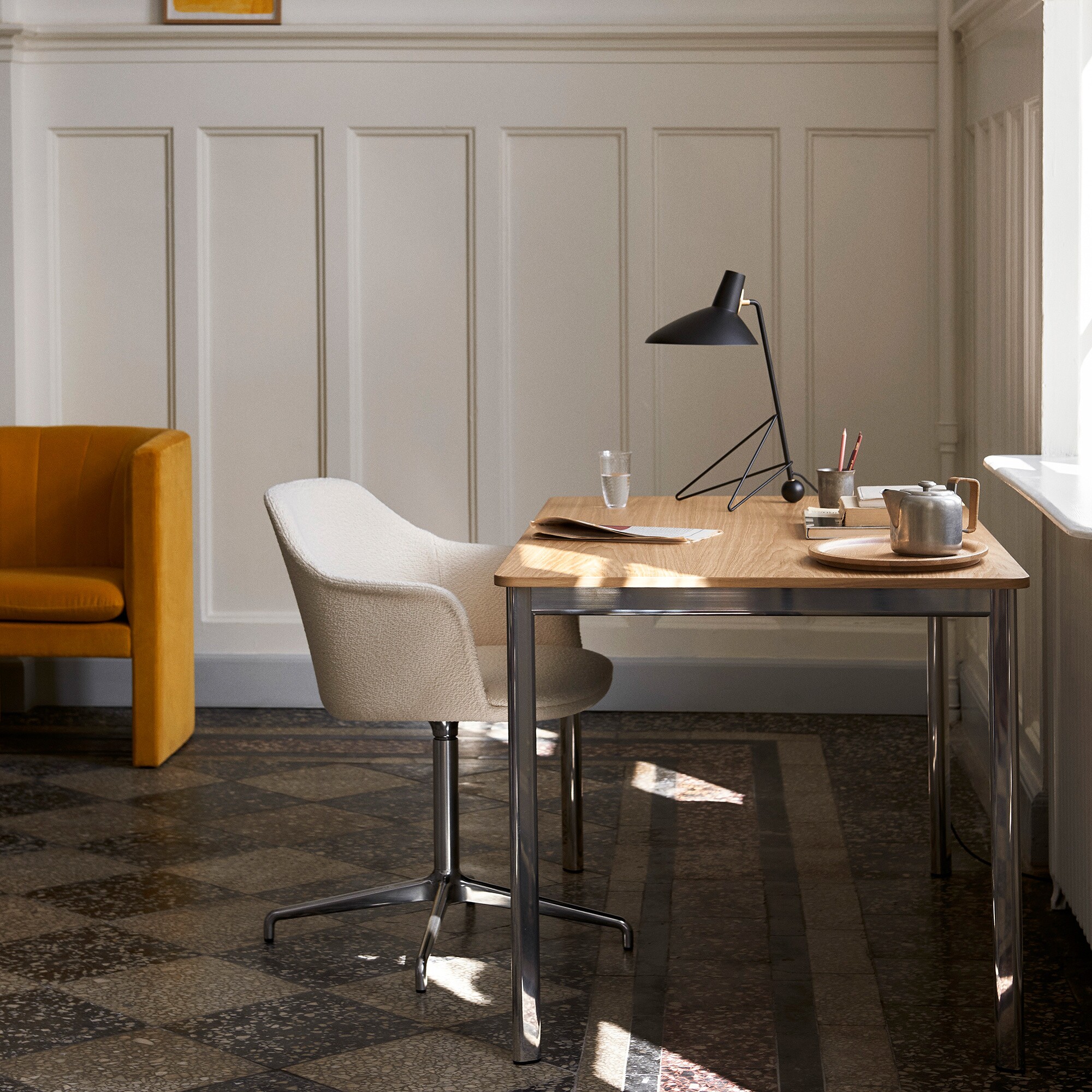 Tripod HM9 Table Lamp