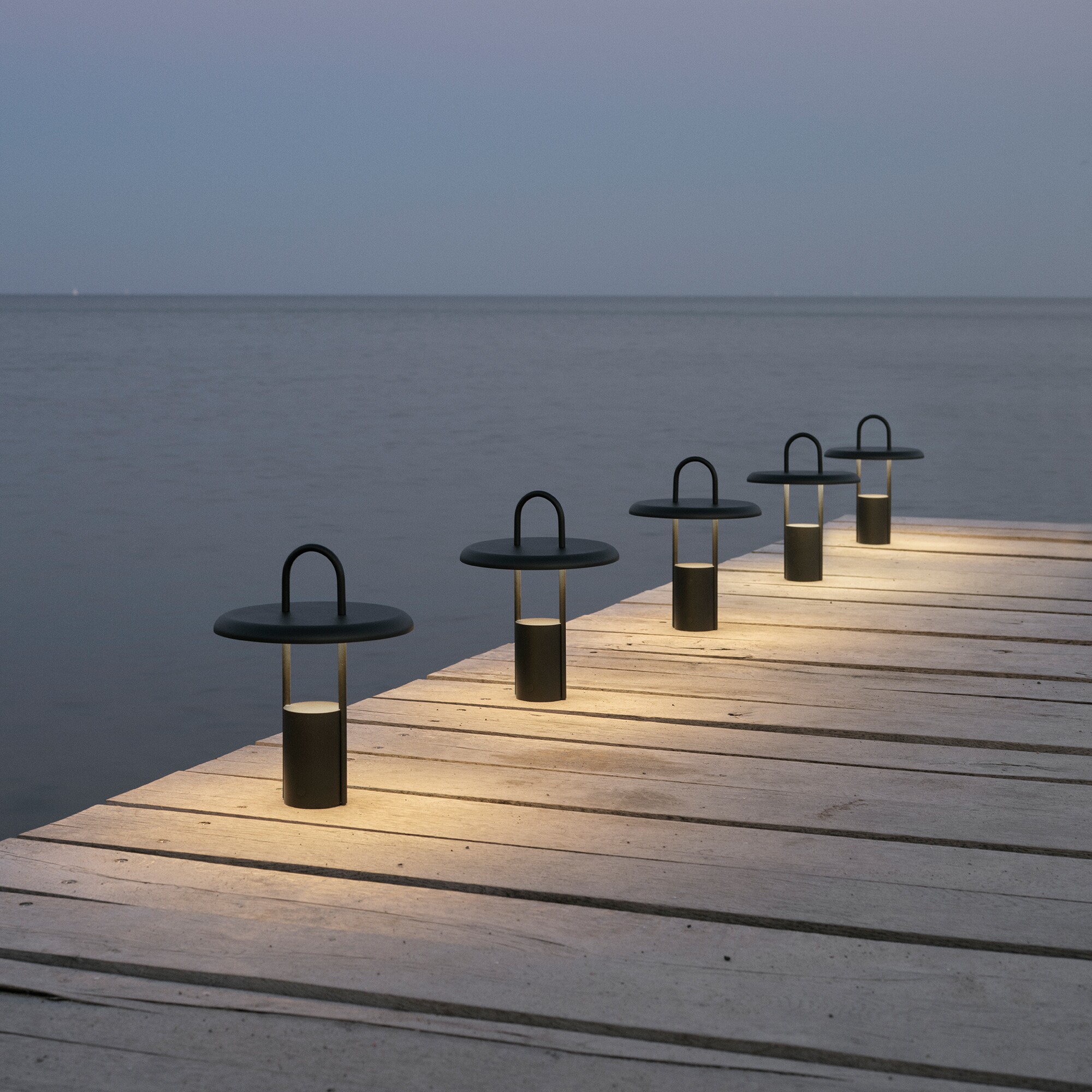 Pier LED Lamp with Battery