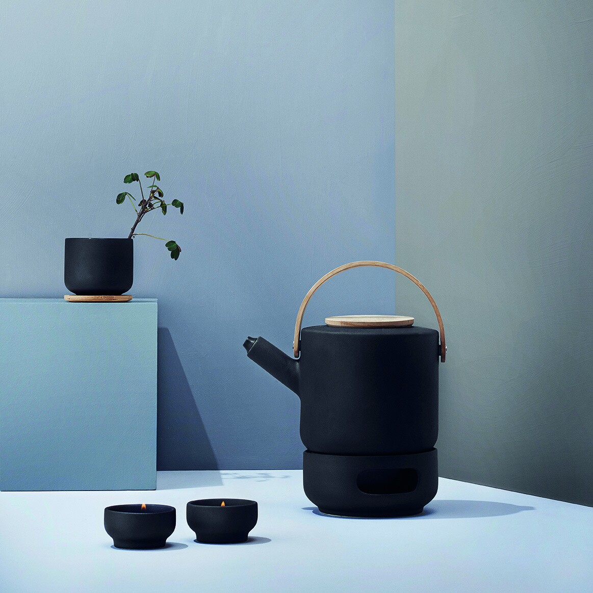 Theo Set of Teapot and Tea Heater