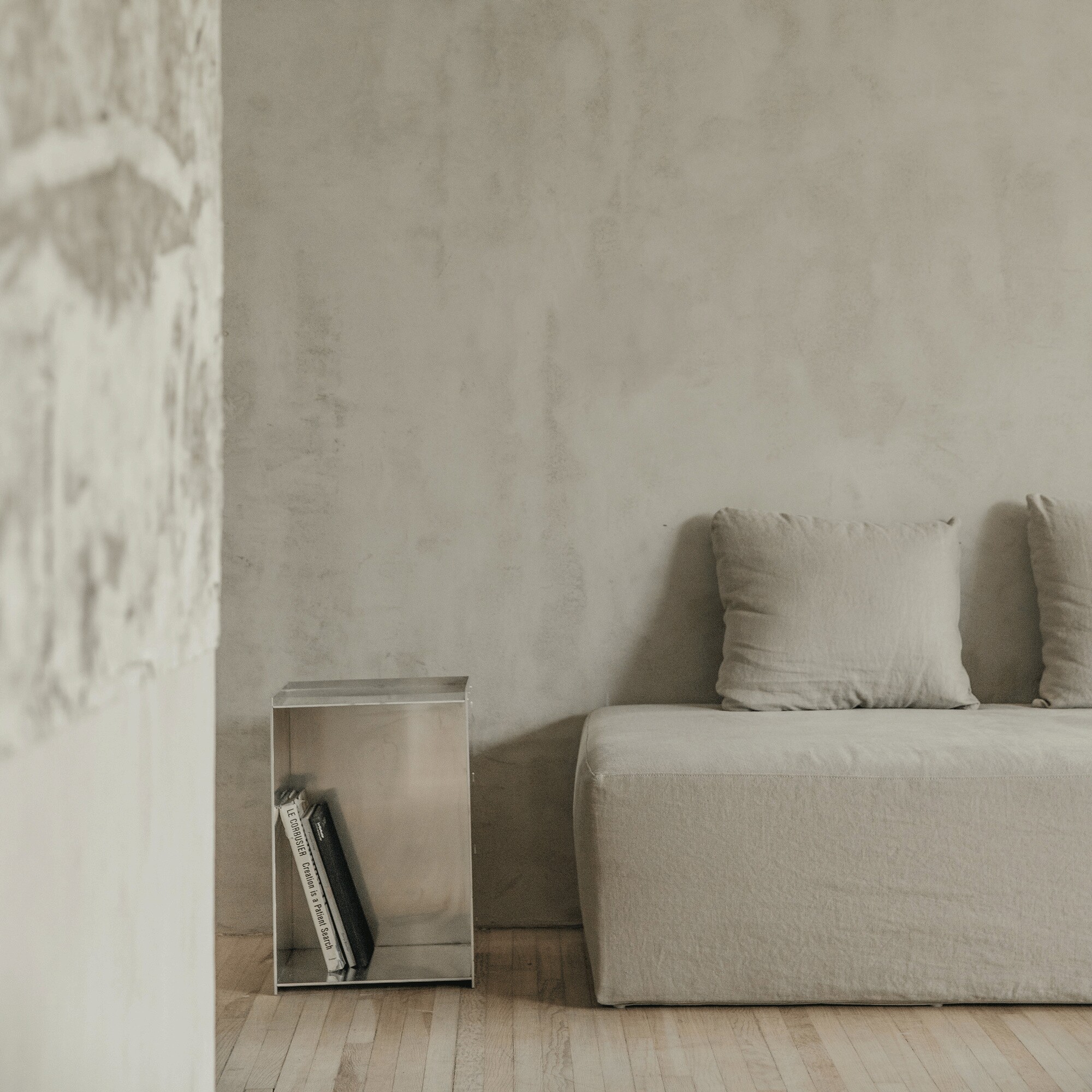 Rivet Side Table 32,8x48x32,8cm