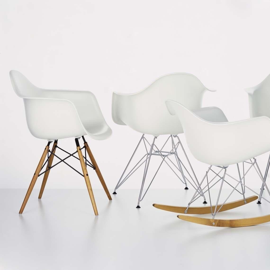 Promotion Set Eames Plastic Armchair DAW + free Lambskin