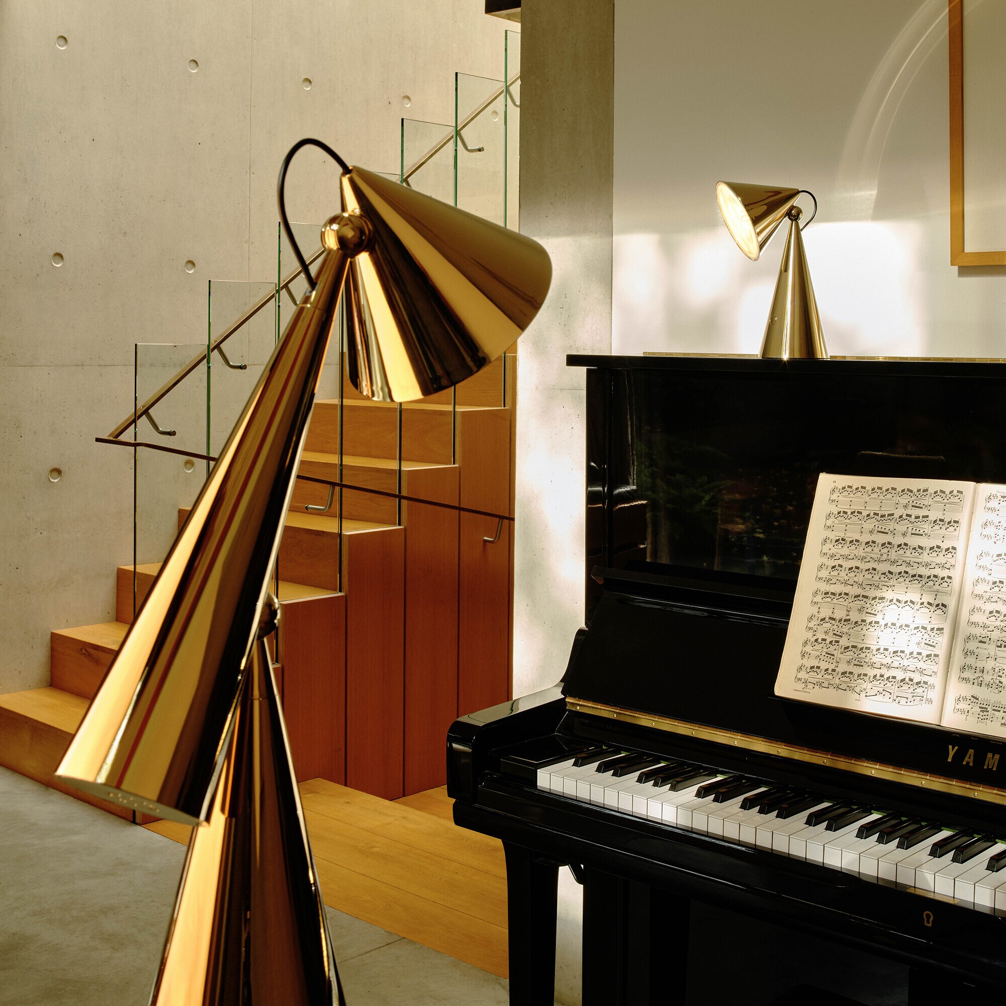 Pose Task LED Table Lamp