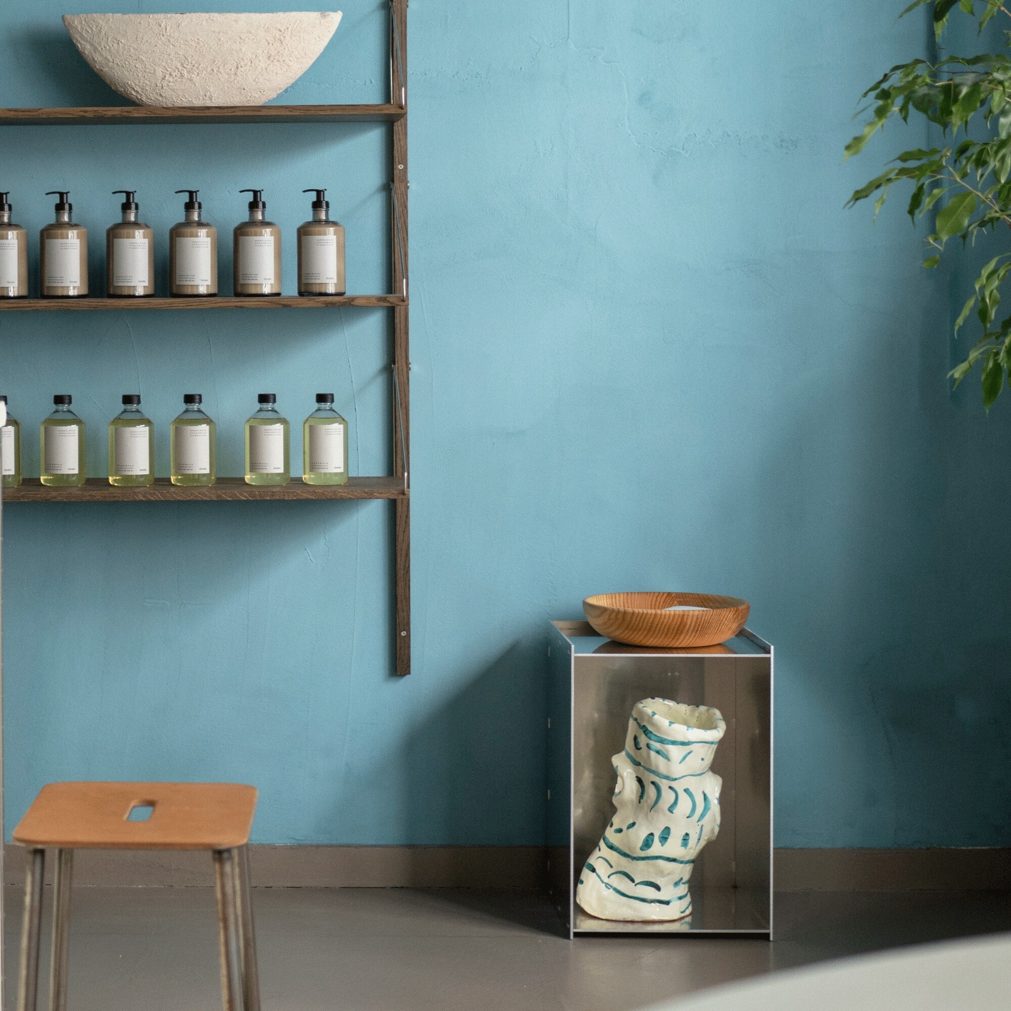 Rivet Side Table 32,8x48x32,8cm