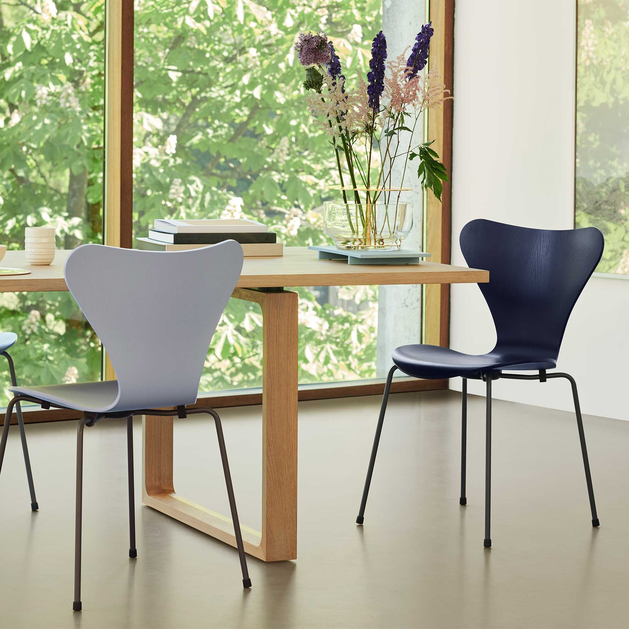 Series 7™ Chair Dyed Ash Warm Graphite Base