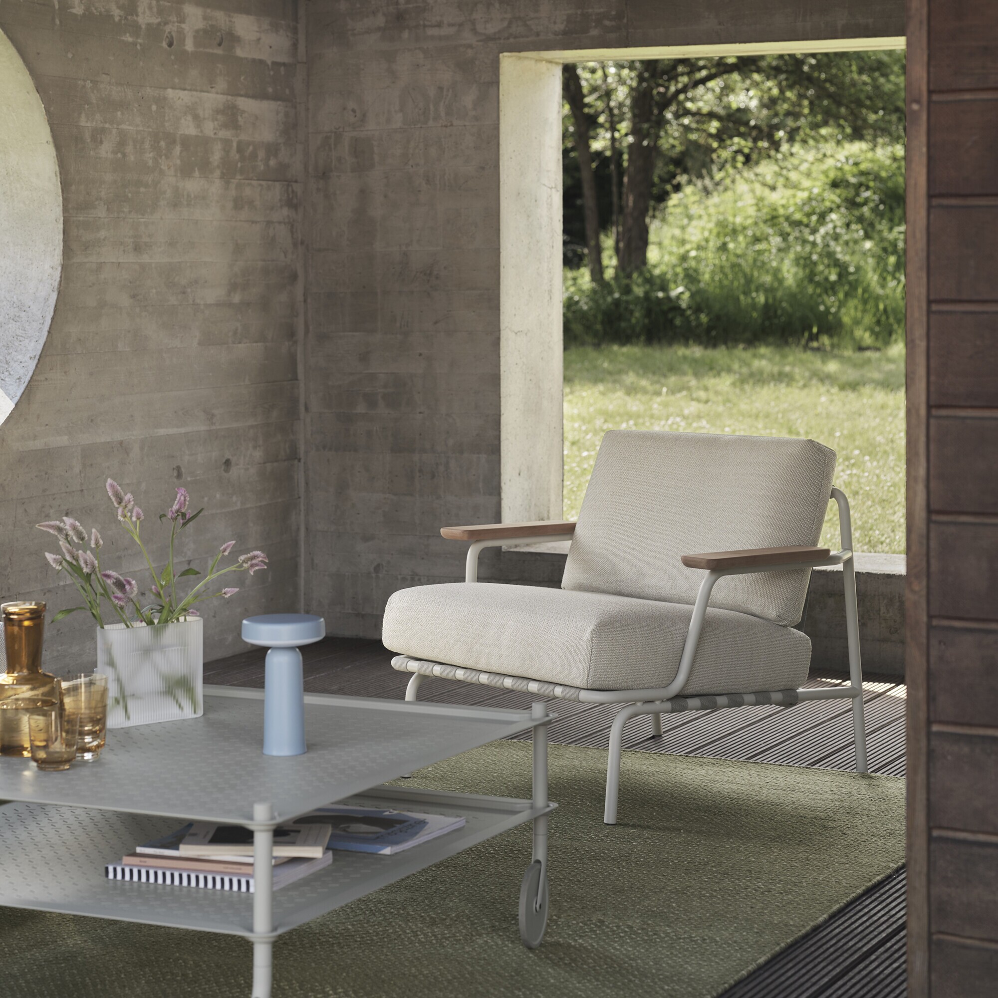 Settle Outdoor Lounge Chair