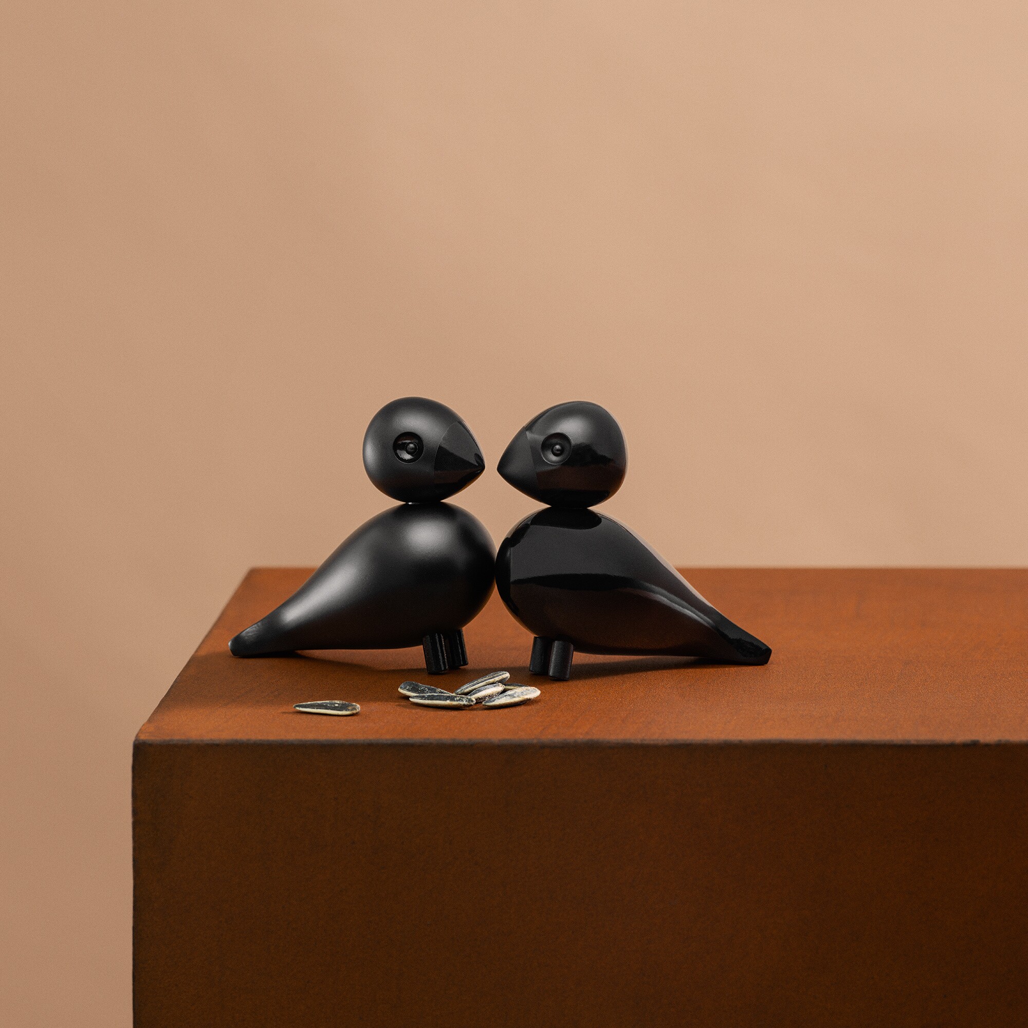 Wooden Figurines Lovebirds Black