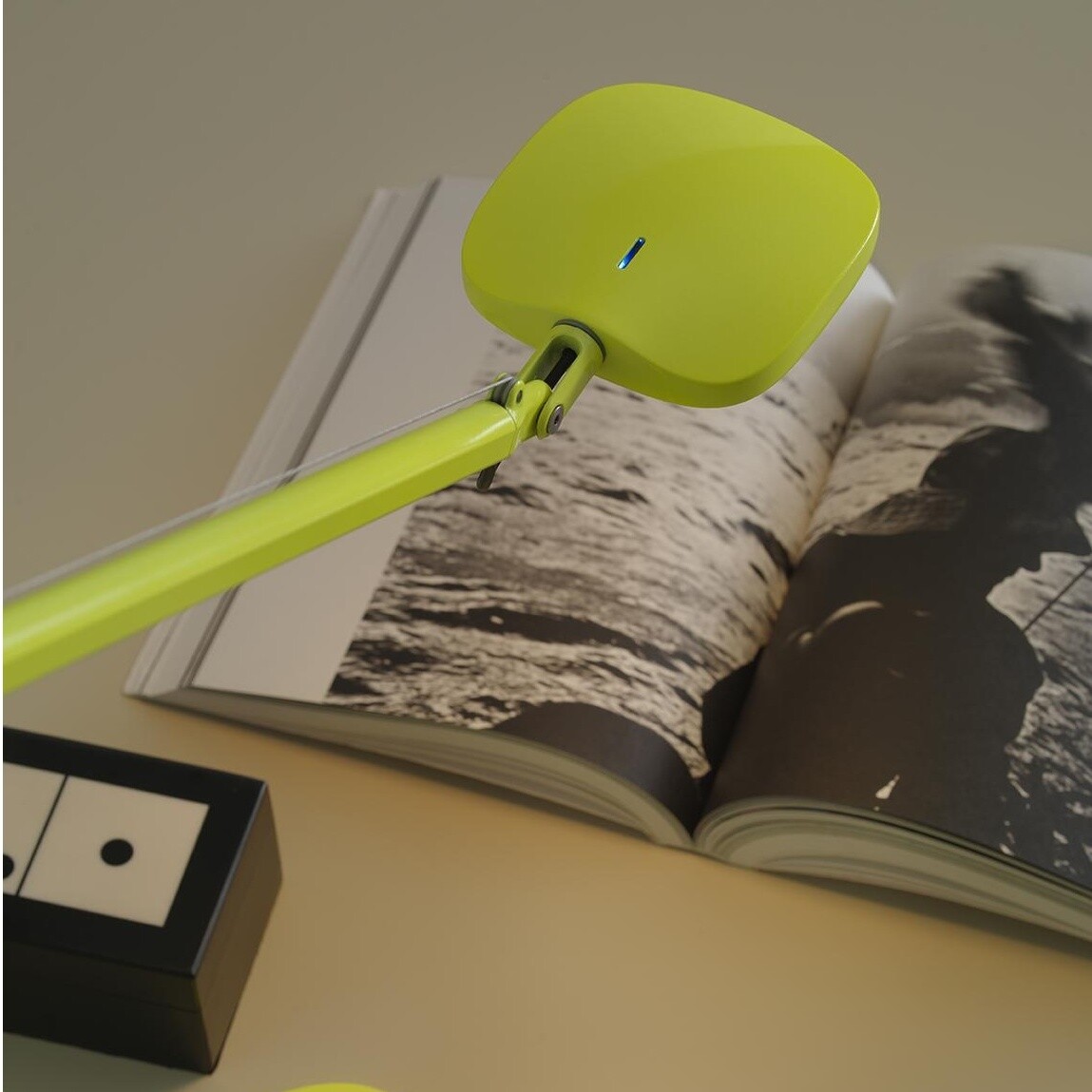 Volée LED Desk Lamp