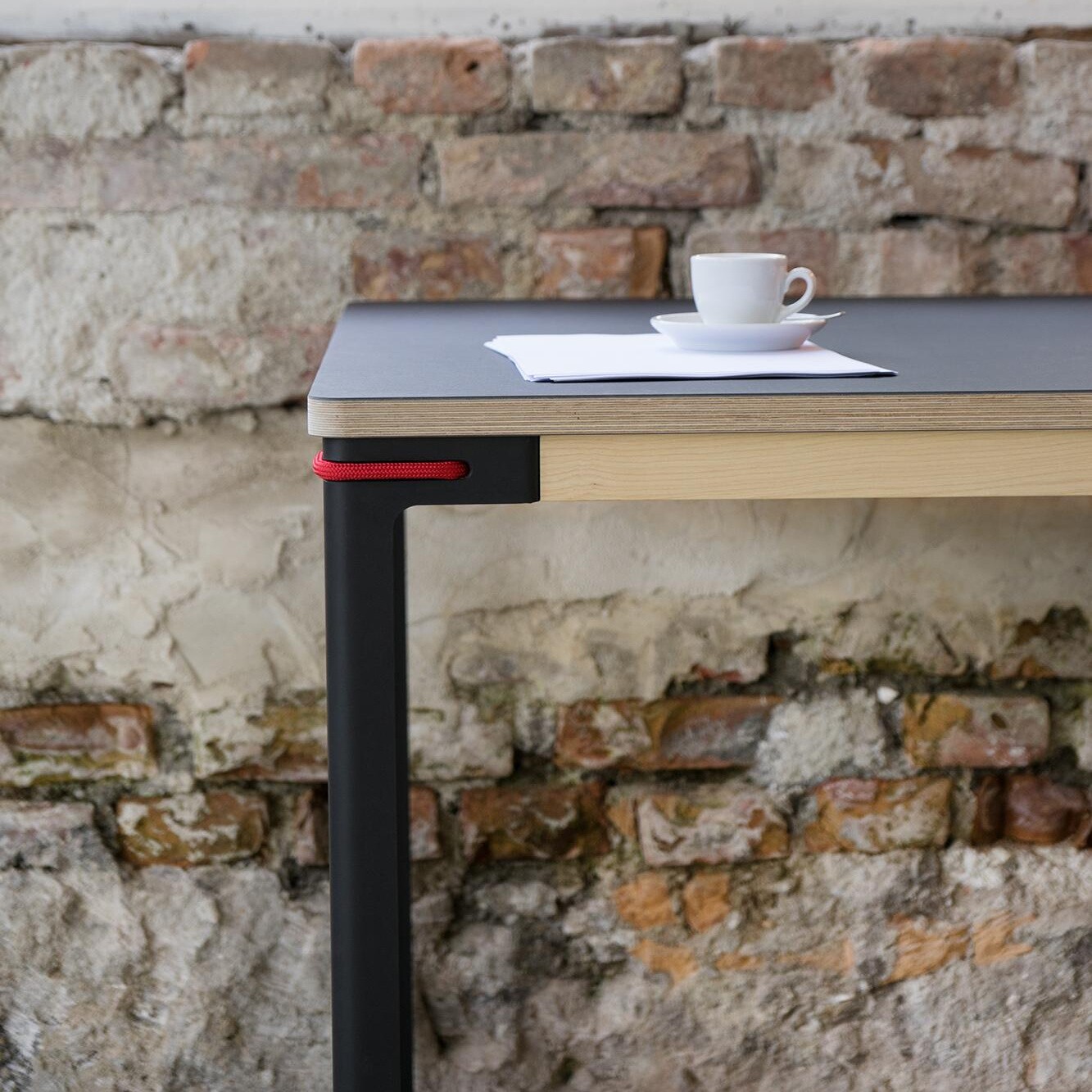 Seiltänzer Table Rectangular