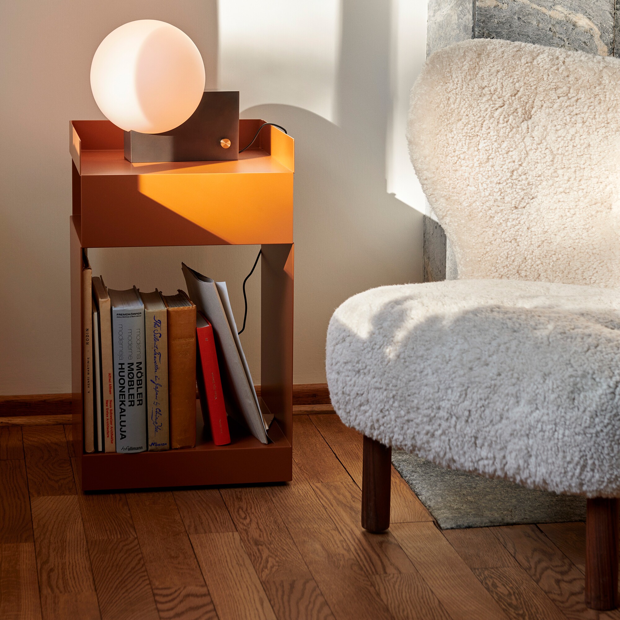 Rotate SC73 Side Table with Wheels