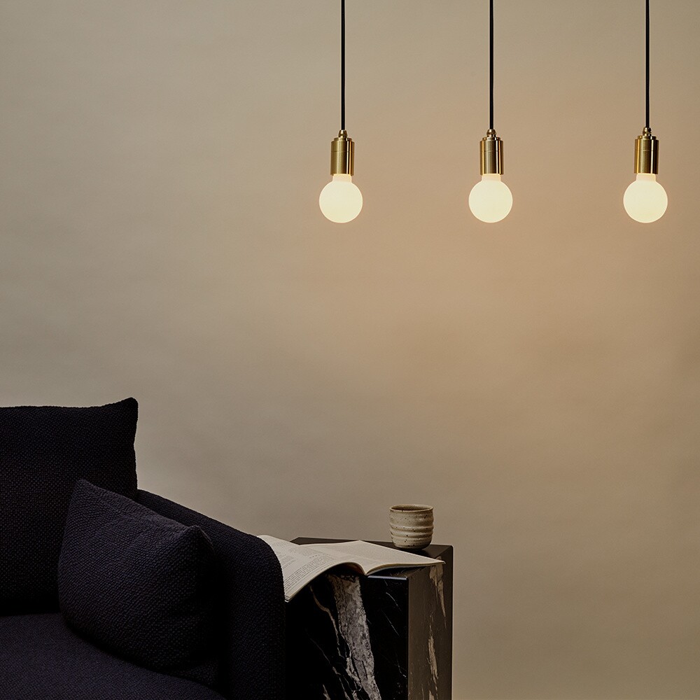 Sphere II LED E27 GLOBE 360° 6W =} 41W Dim To Warm