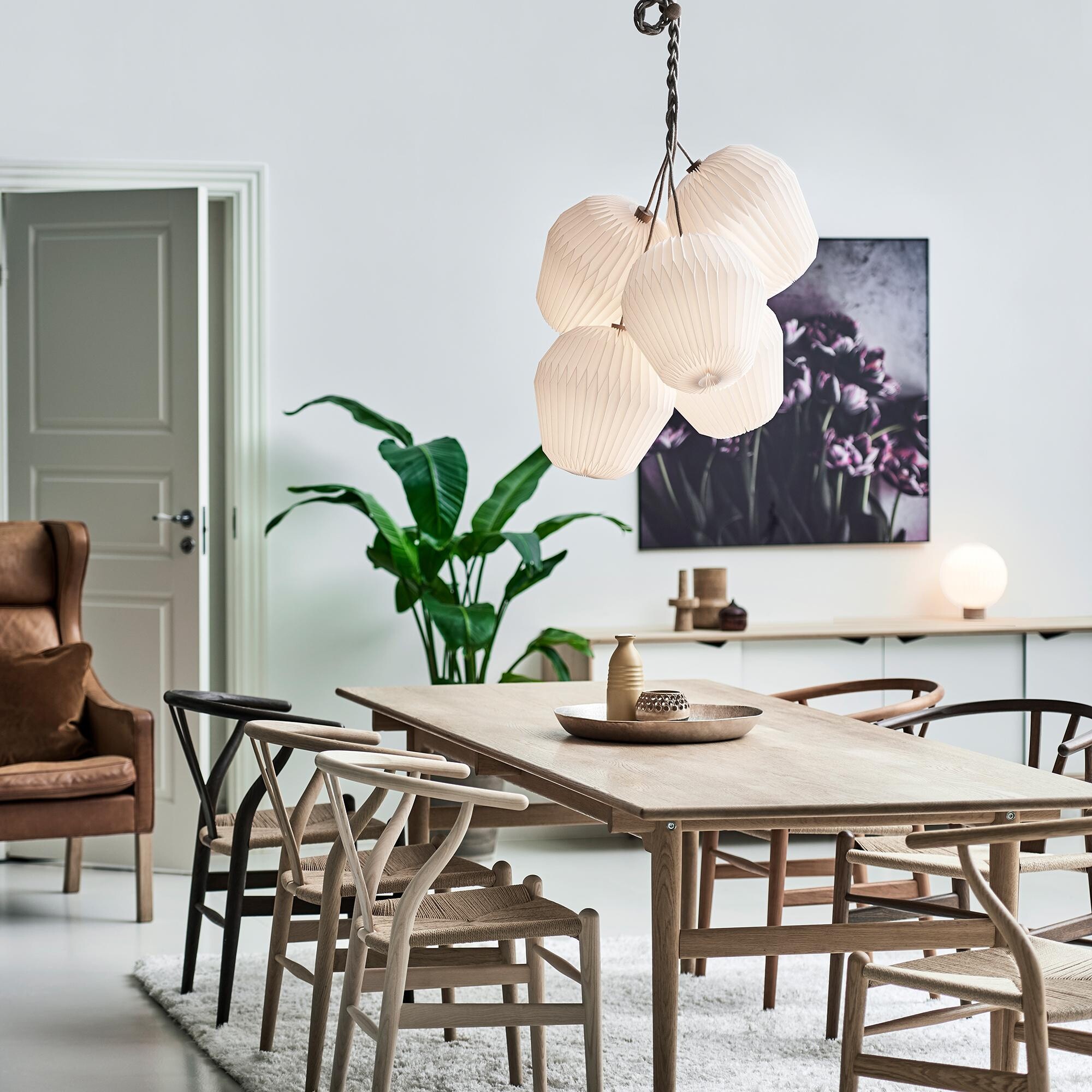 The Bouquet Suspension Lamp with 5 Lampshades