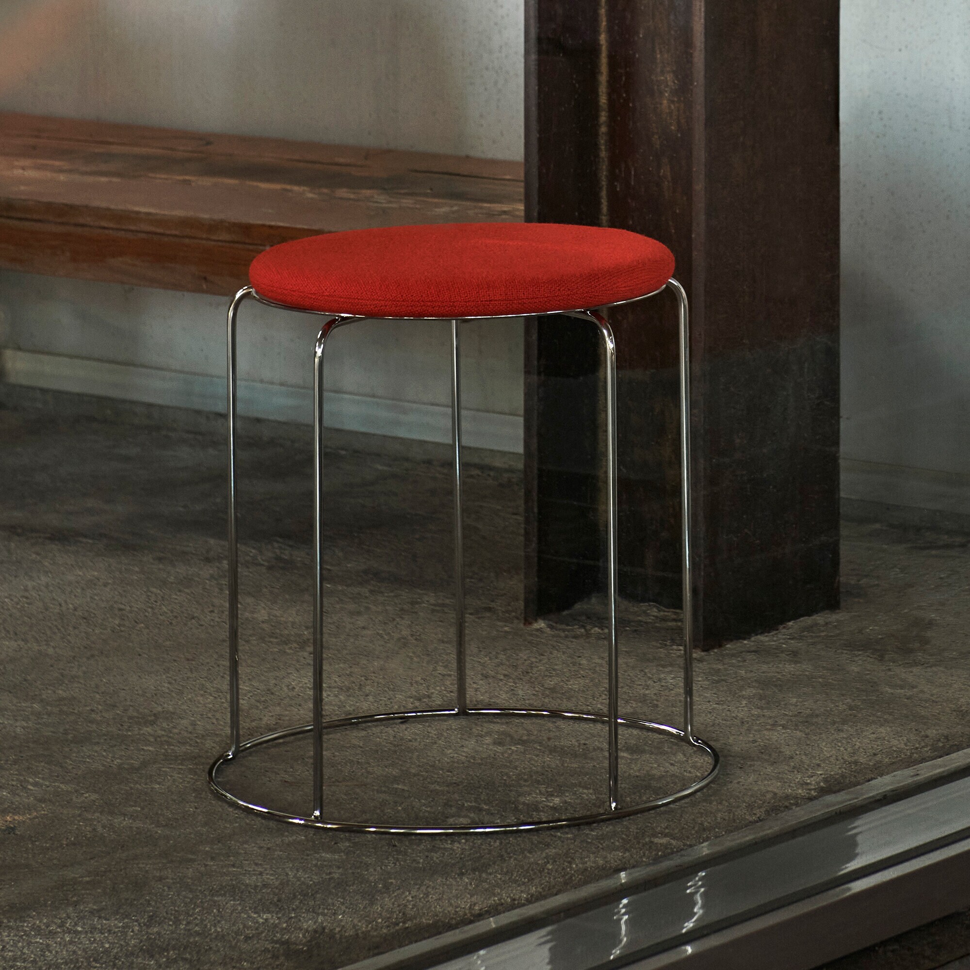 Wire VP11 Stool with Seat Pad