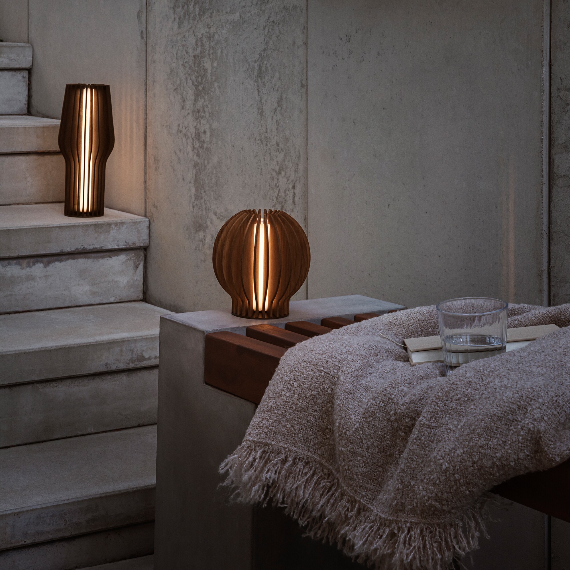 Radiant LED Lamp with Battery Round