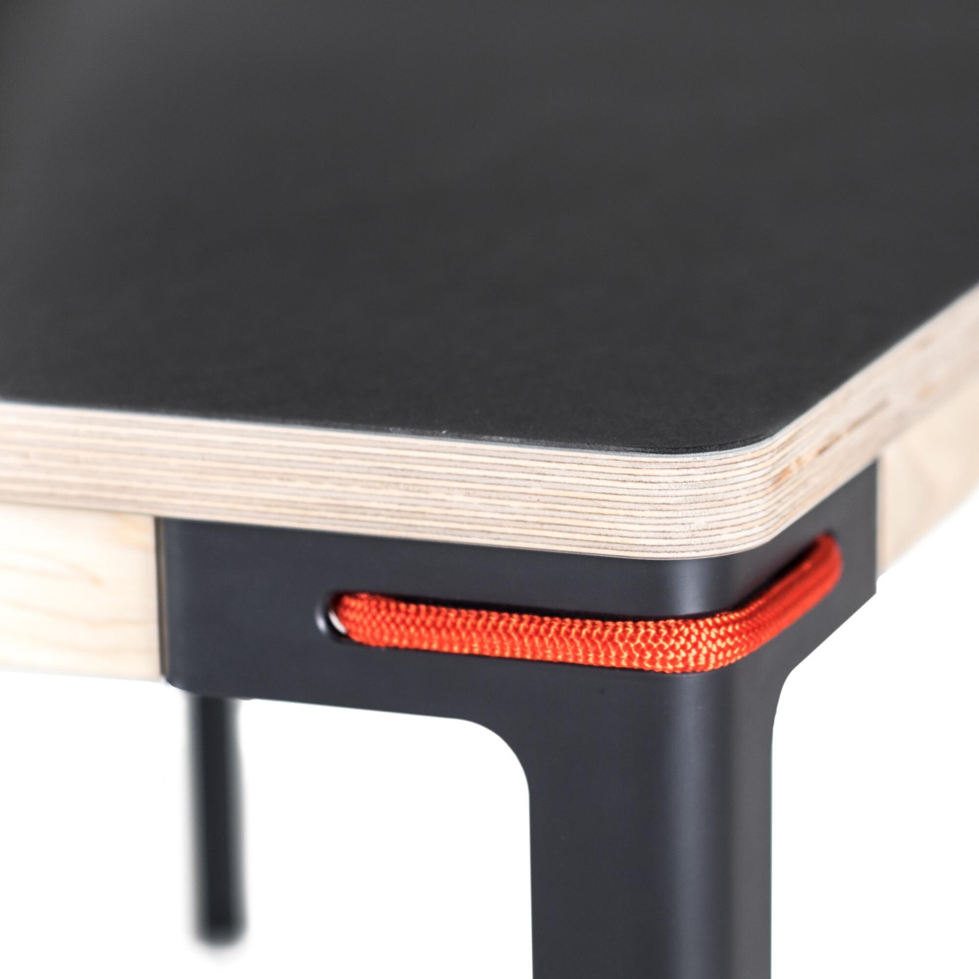 Seiltänzer Table Square