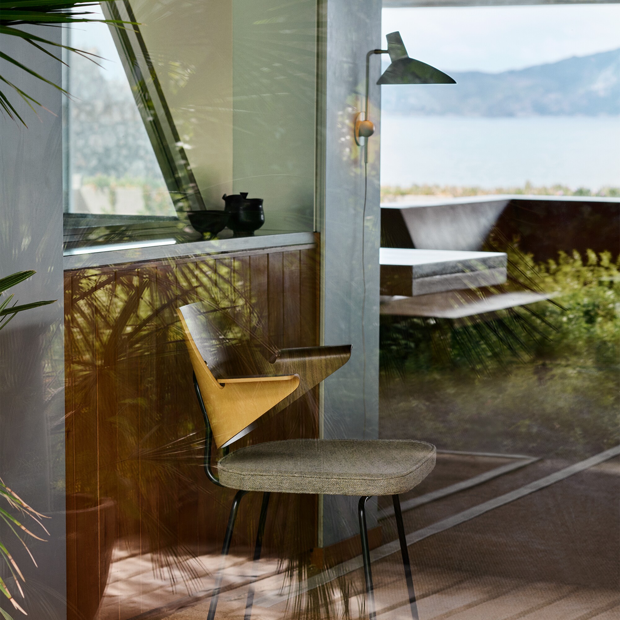 Tripod HM12 Wall Lamp