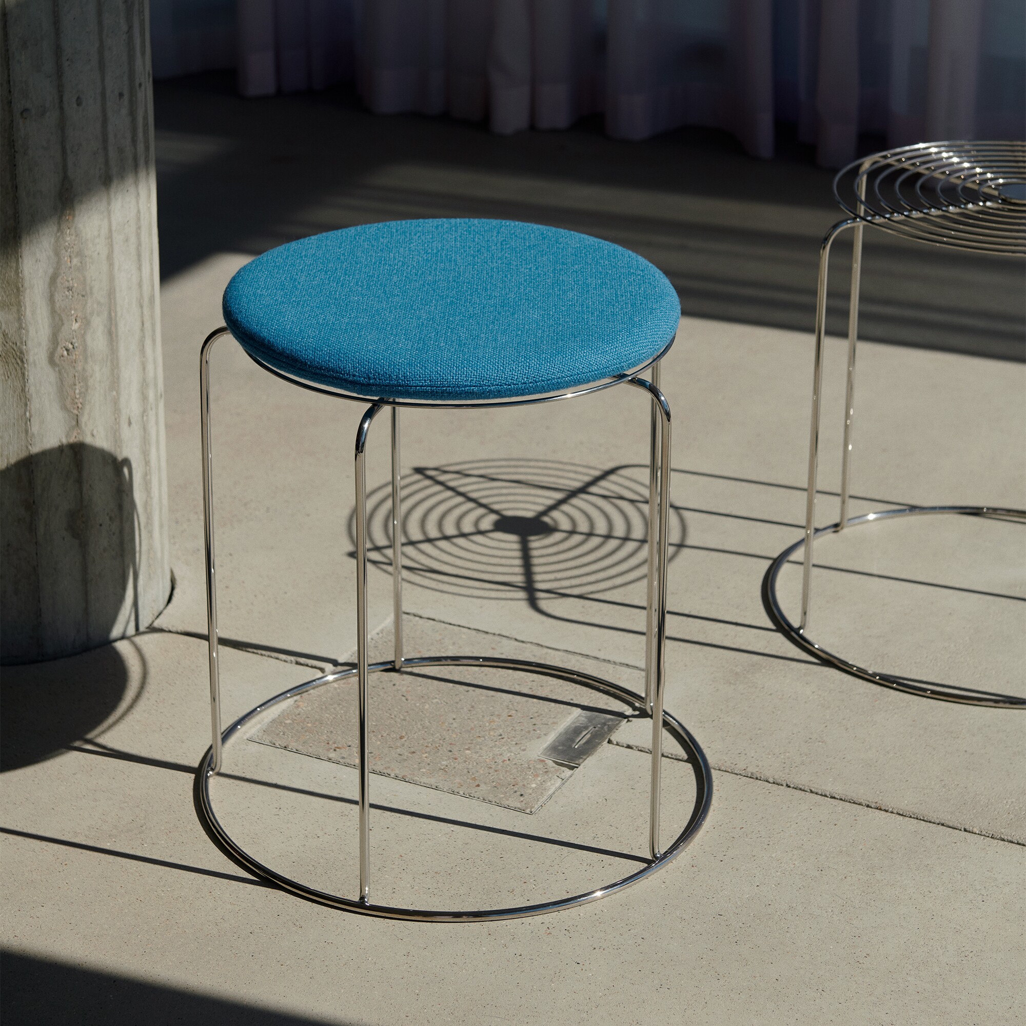 Wire VP11 Stool with Seat Pad