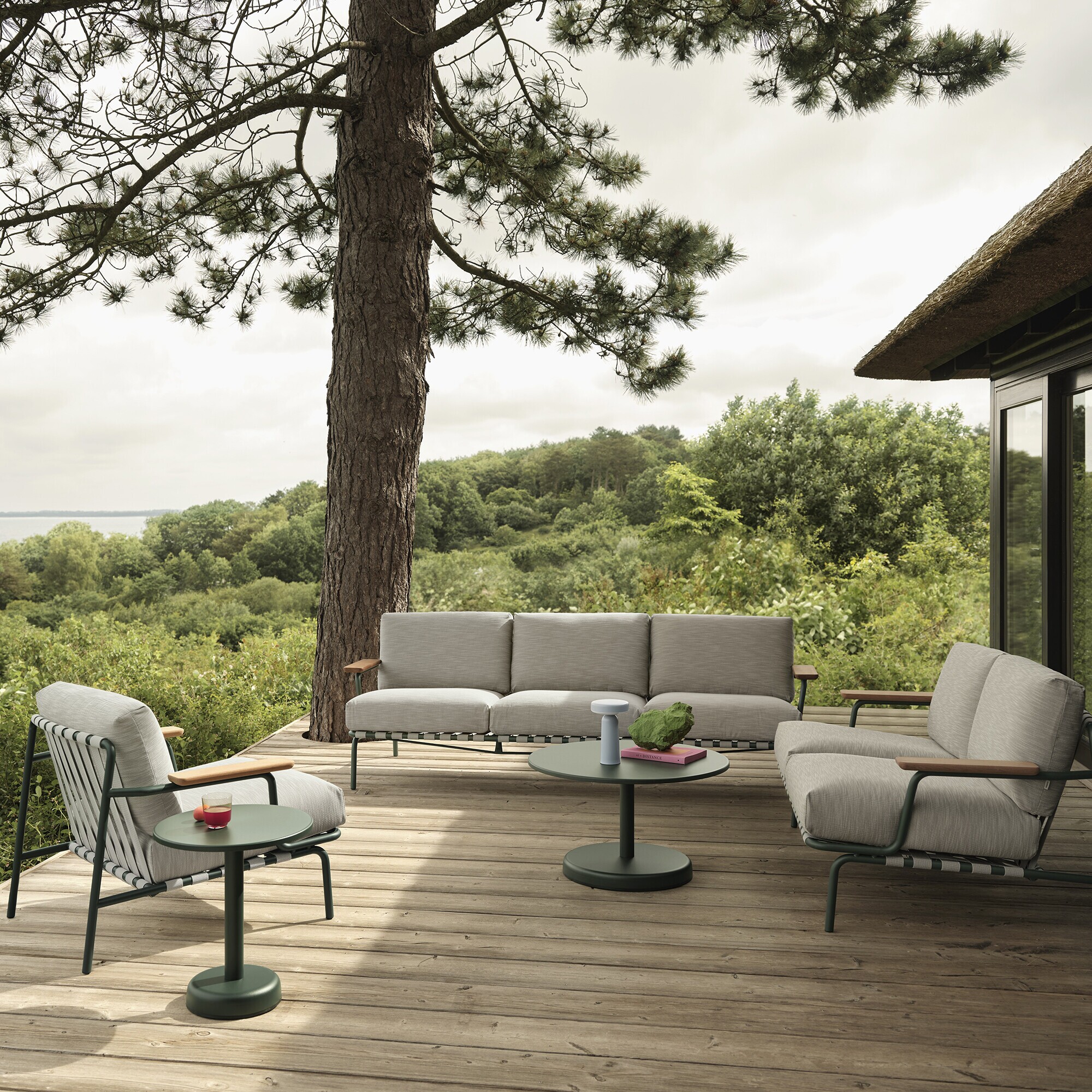 Settle Outdoor Lounge Chair