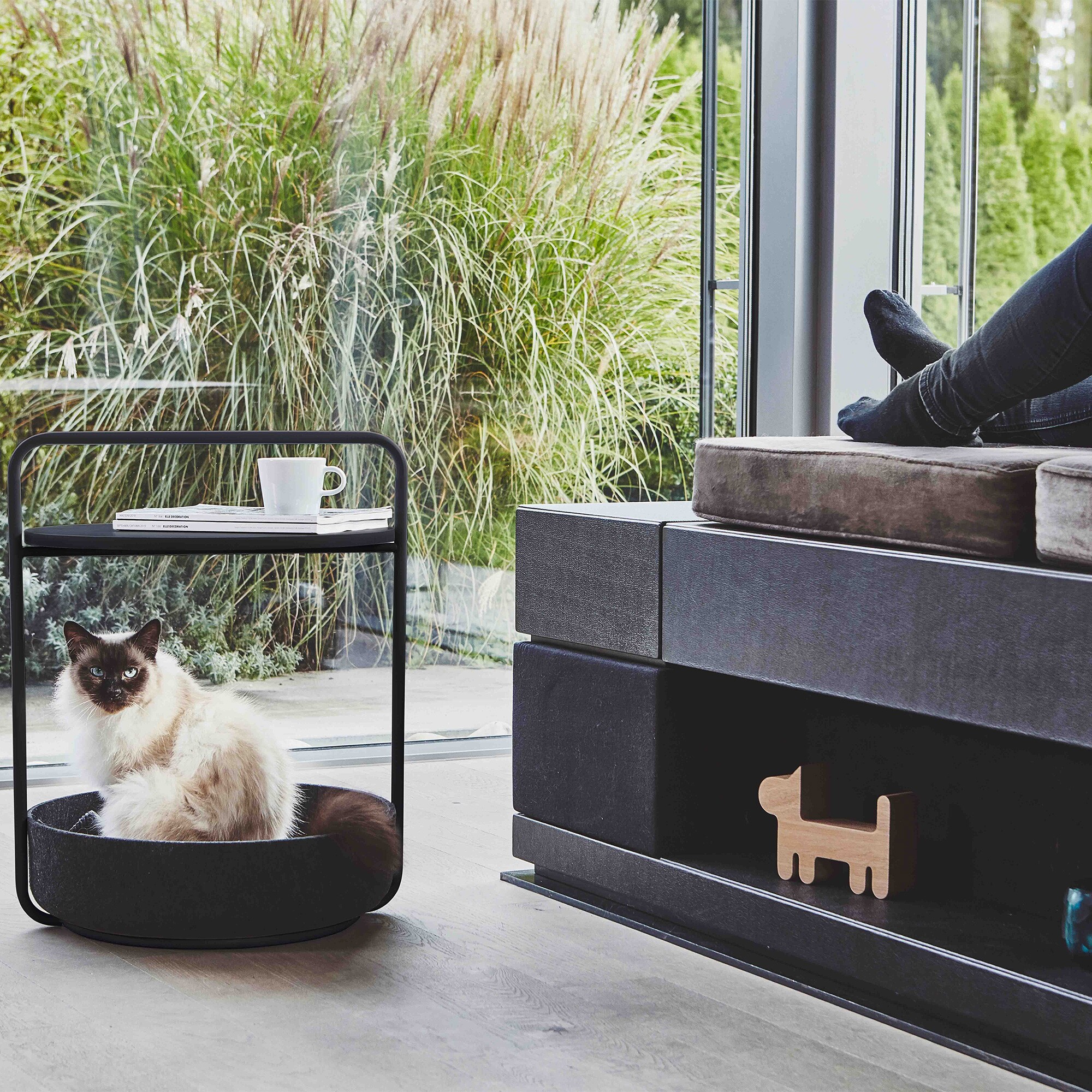 Tavolino Sidetable with Cat Basket