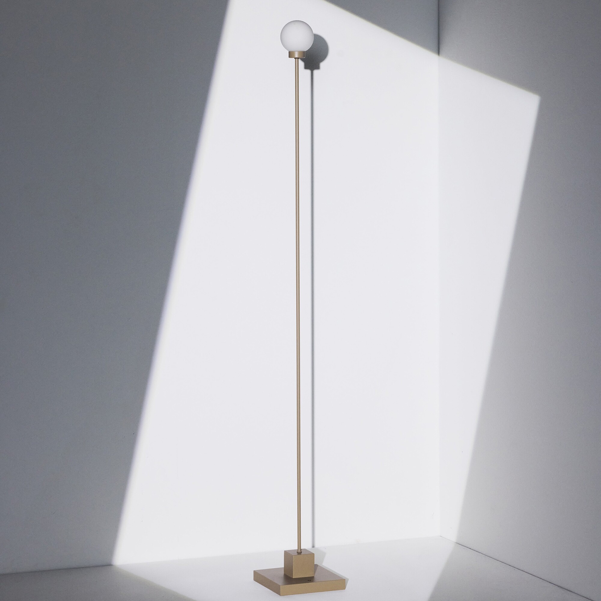 Snowball LED Floor Lamp with Battery